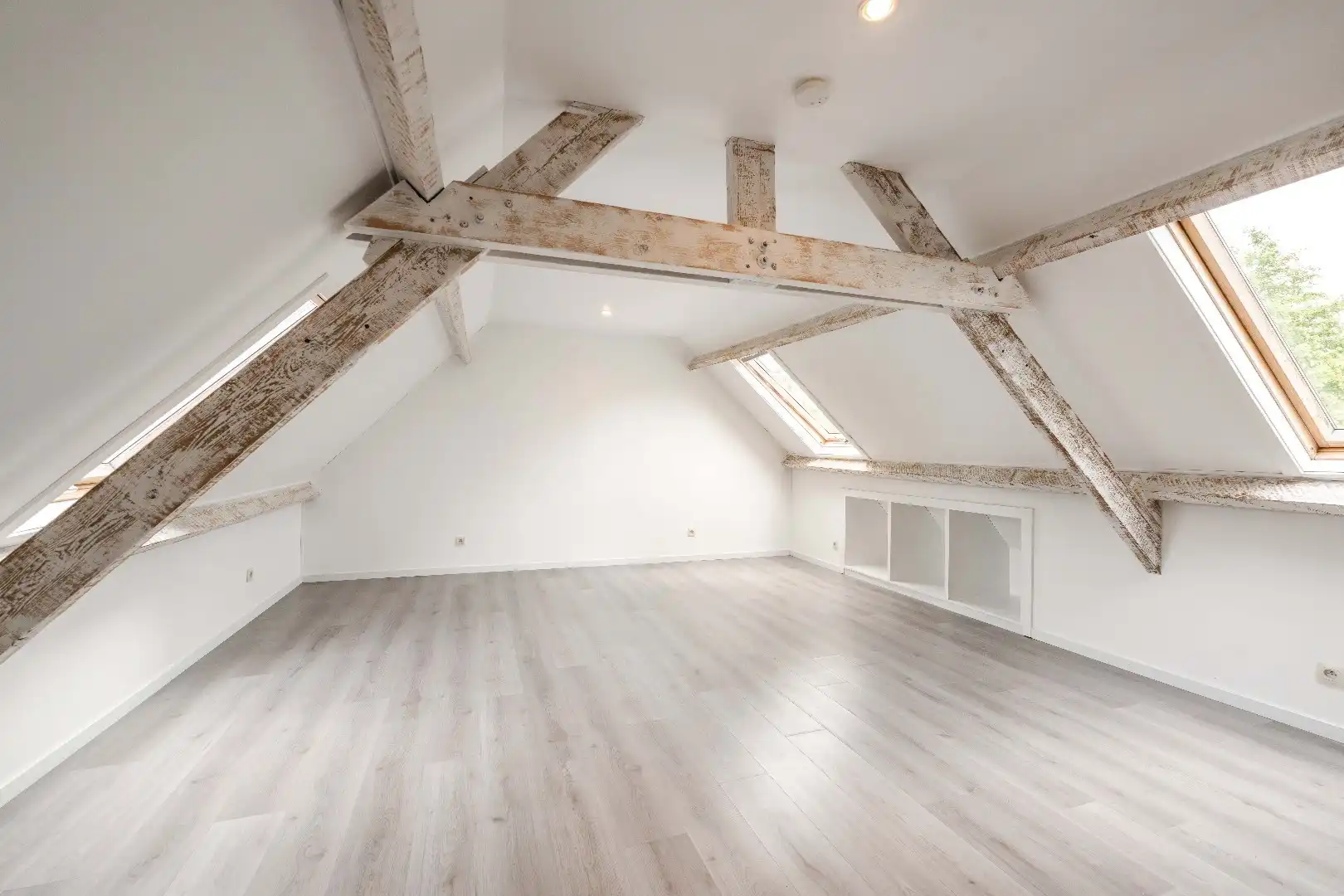 INSTAPKLARE GEZINSWONING OP TOPLOCATIE!! foto 15