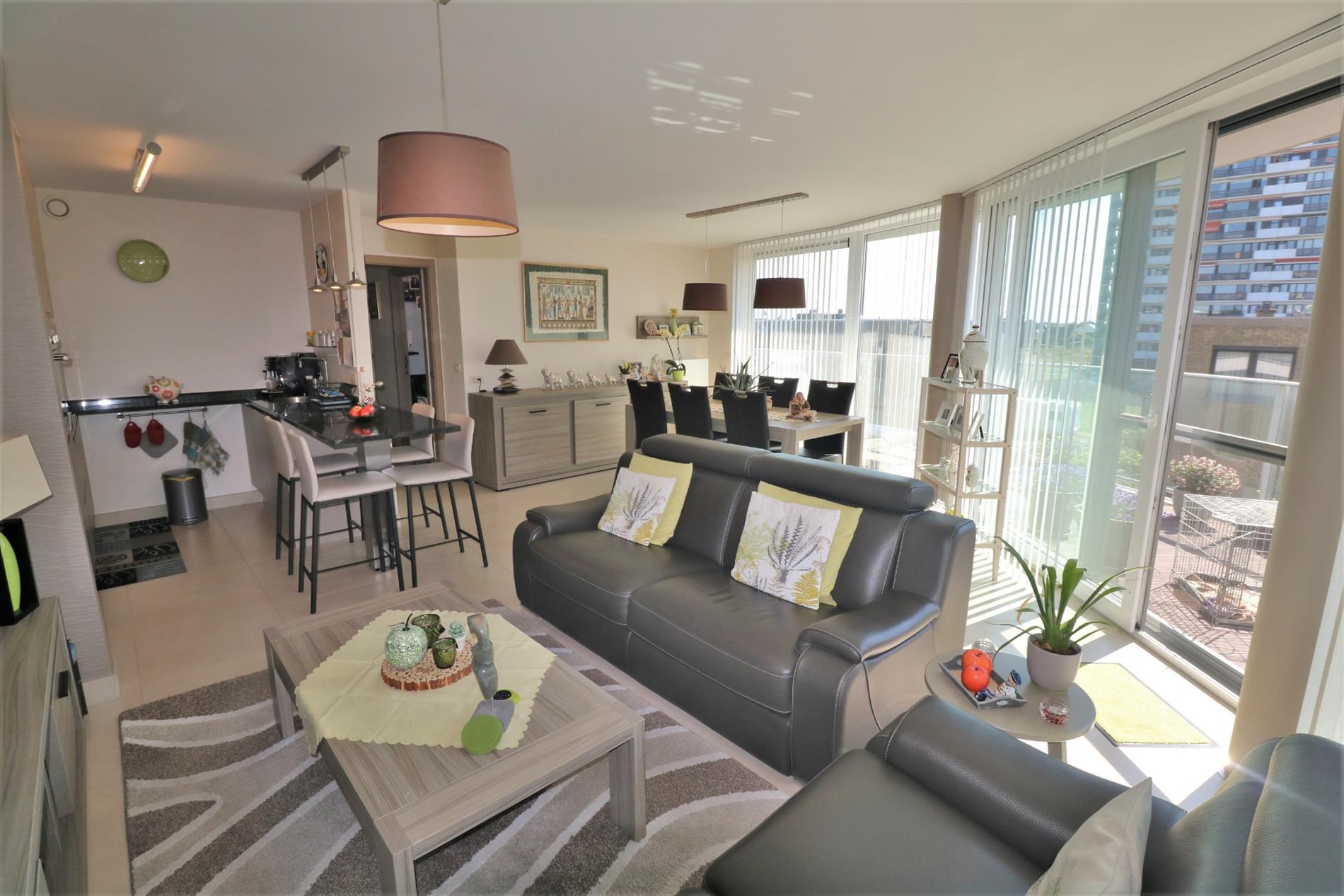 Instapklaar & modern 3 slaapkamer-appartement met zéér ruim zonneterras (45m²) te Bredene-Duinen! foto 4