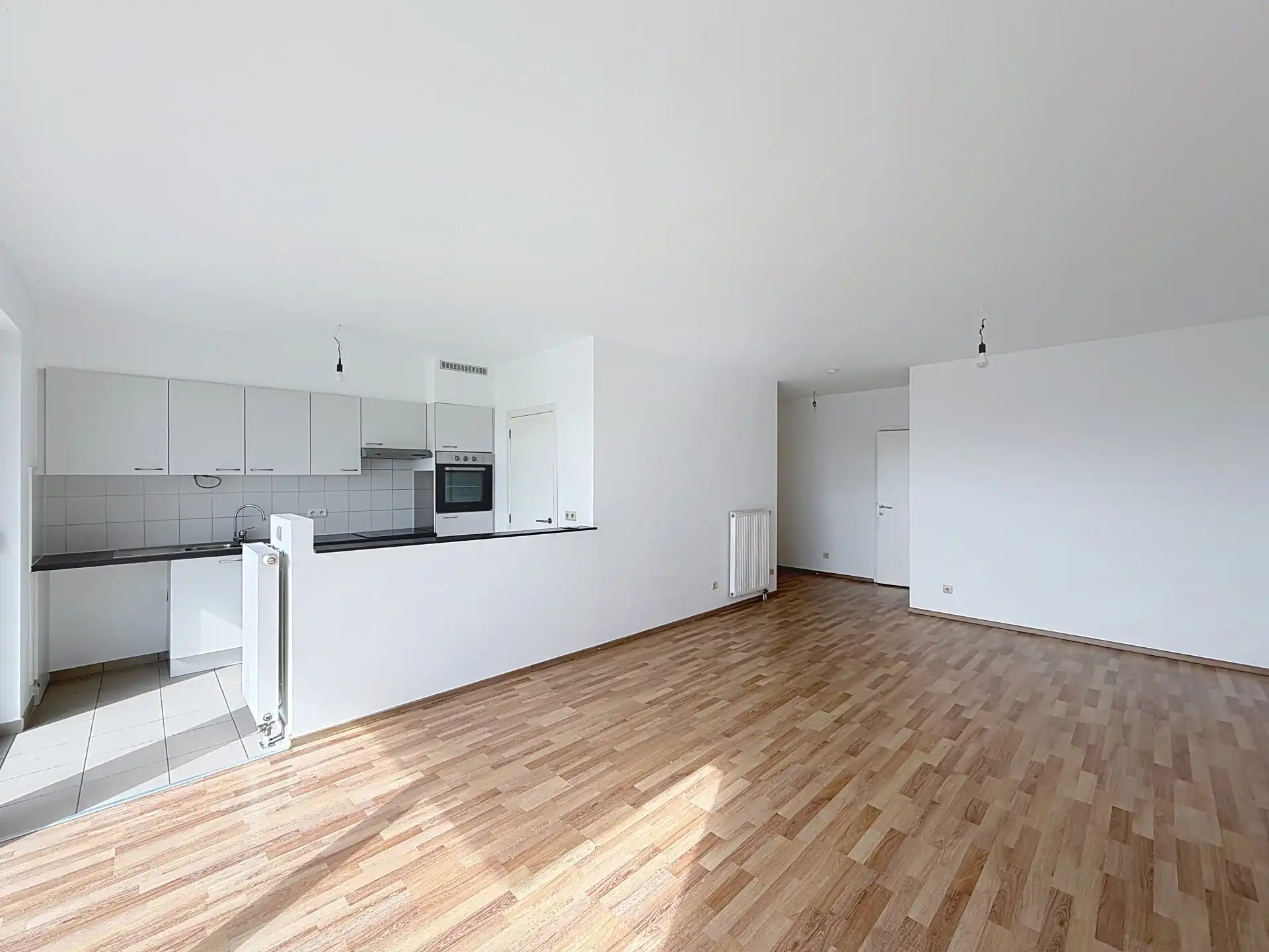 Opgeknapt appartement met 2 slaapkamers foto 3