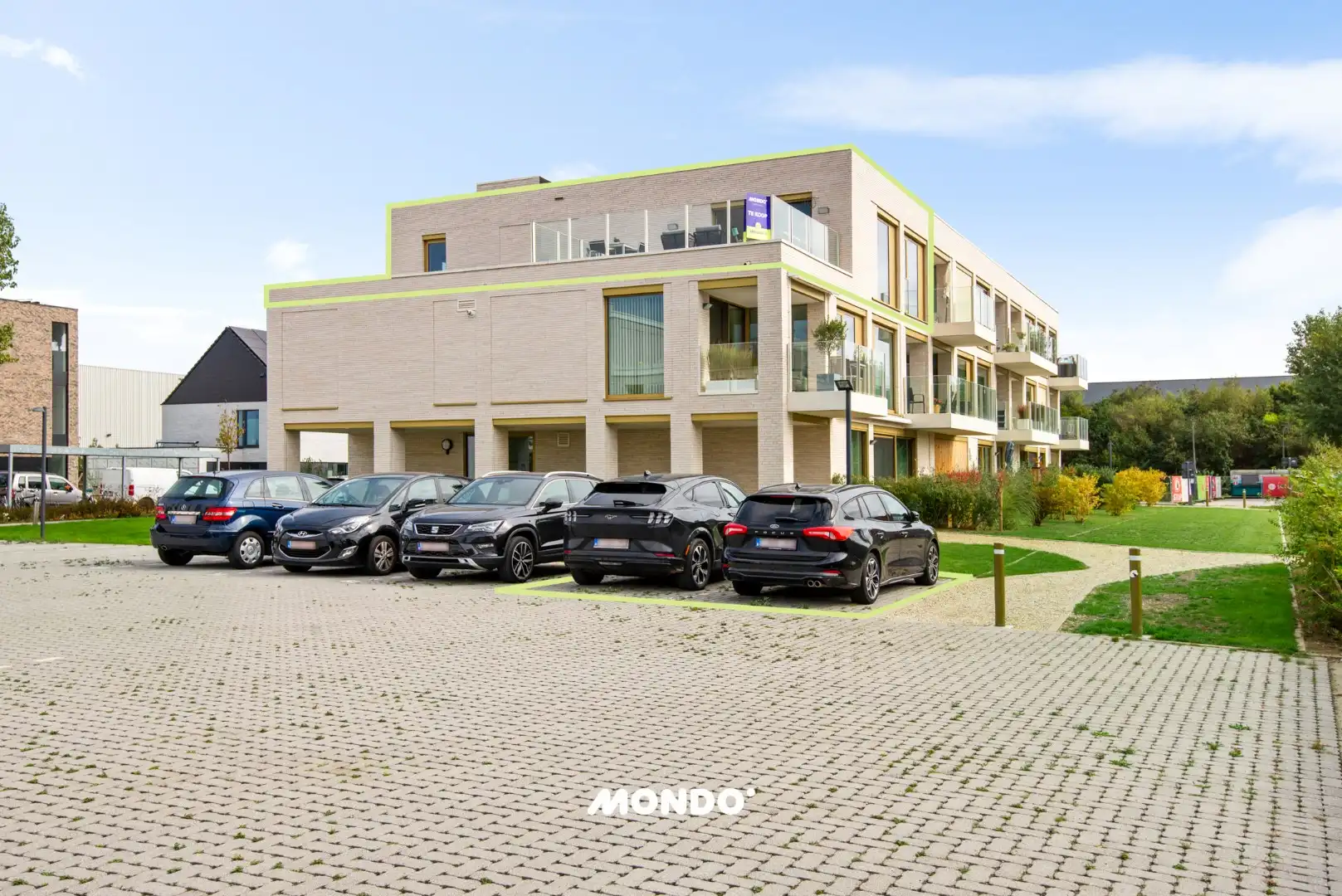 Lichtrijk 2 slaapkamerappartement met ruim terras en open zicht op de vaart foto 2