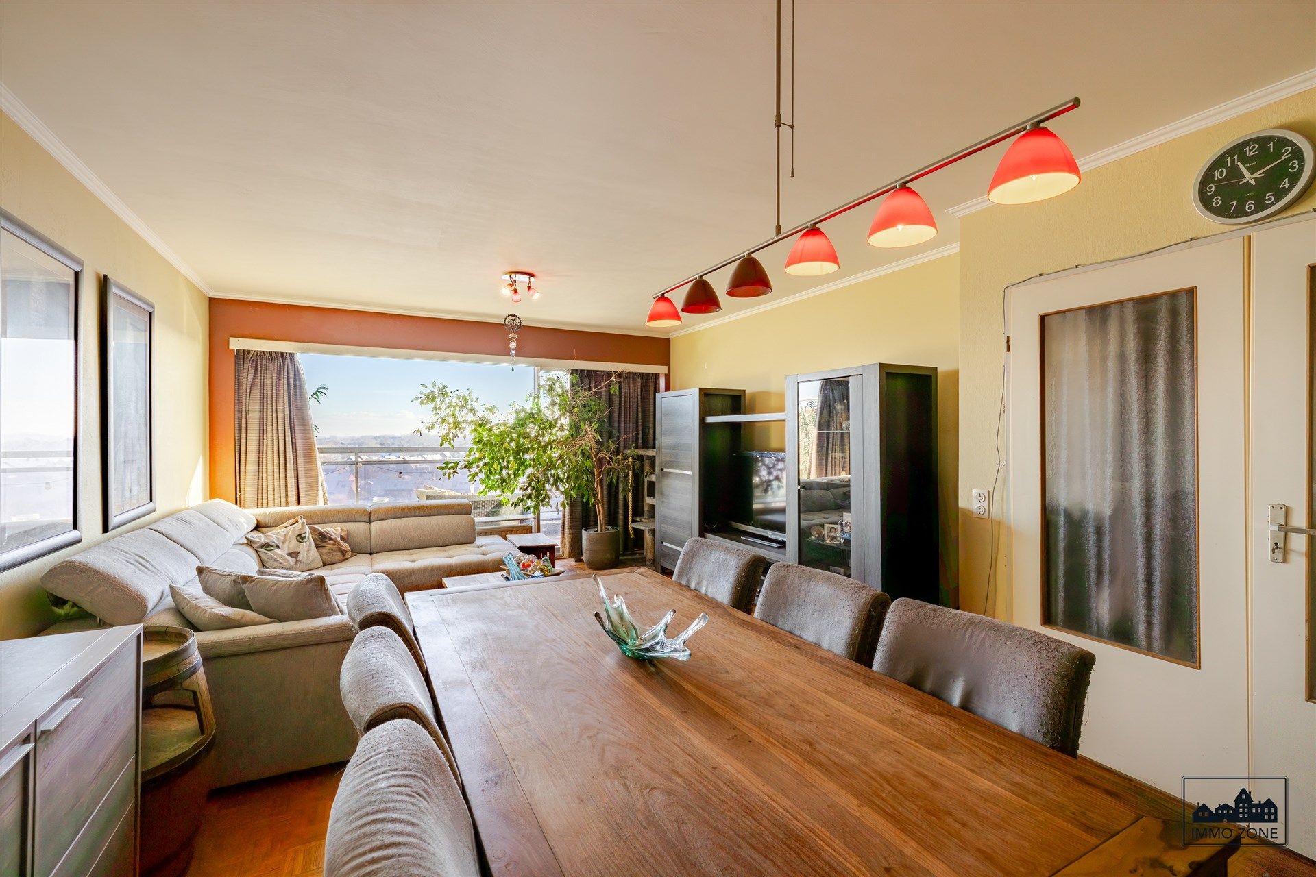 Ruim appartement met groot terras in Sint-Niklaas foto 3