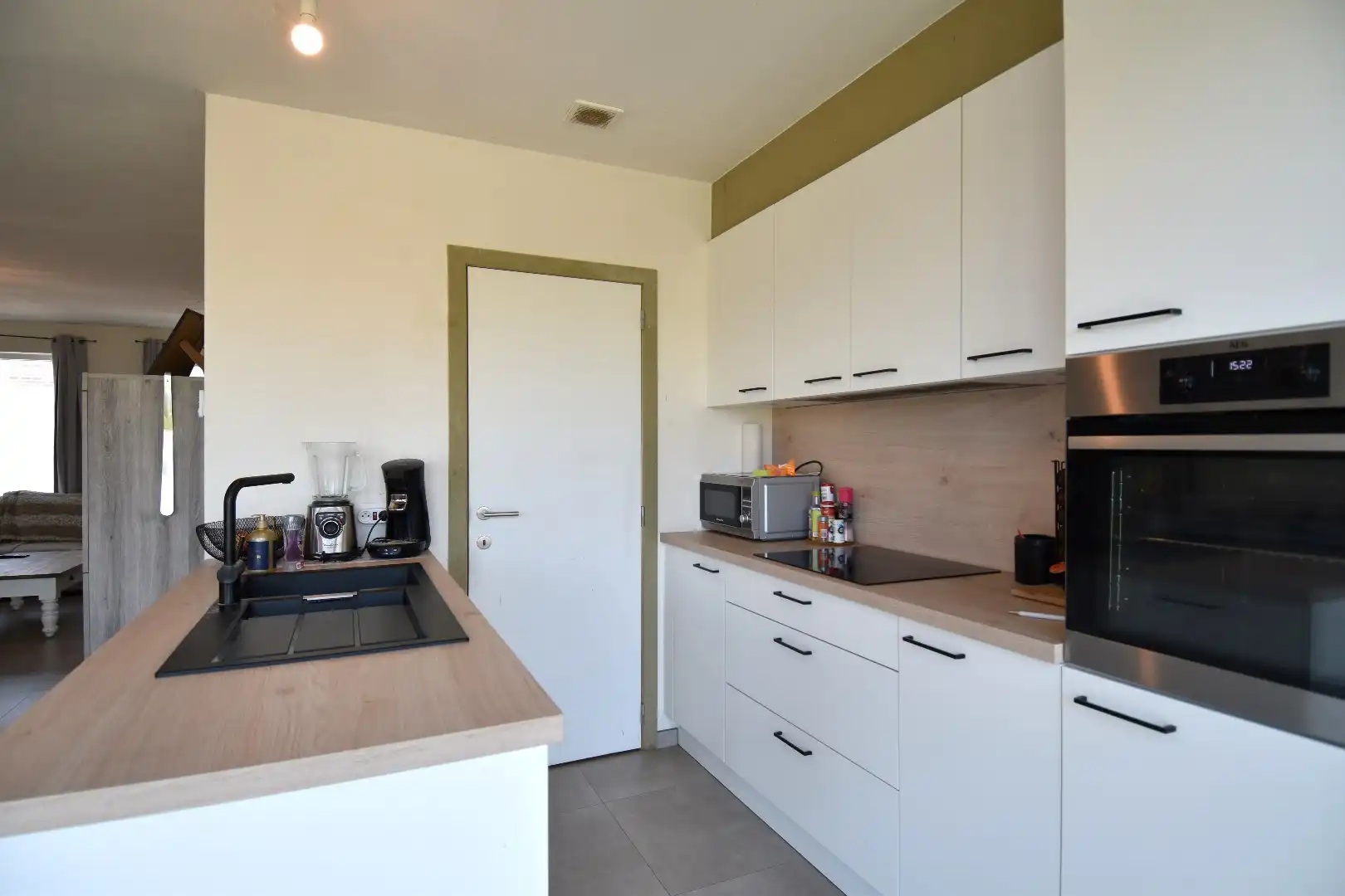 Nieuwbouwwoning met 3 slaapkamers en carport gelegen in een kindvriendelijke wijk te Heule foto 2