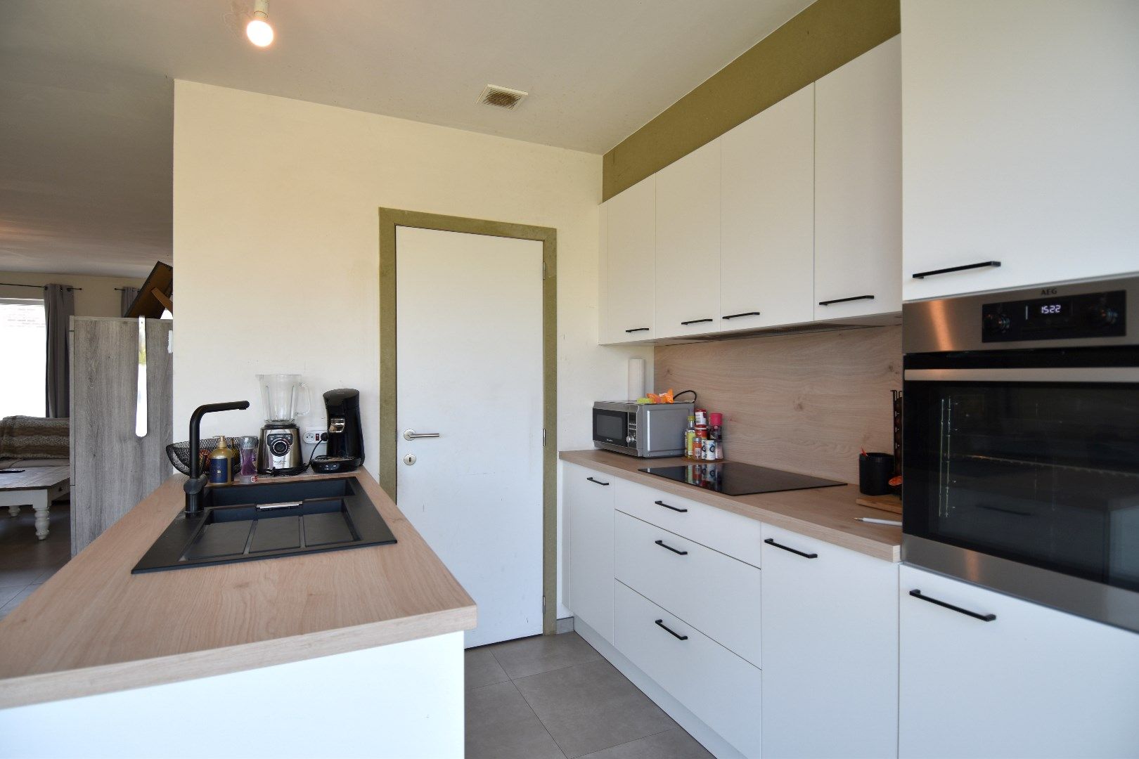 Nieuwbouwwoning met 3 slaapkamers en carport gelegen in een kindvriendelijke wijk te Heule foto 2