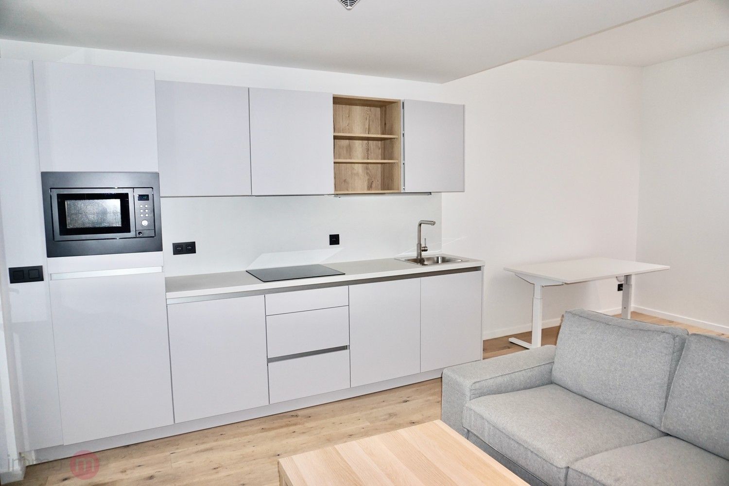 STUDIO te huur van 1/6-1/9 (3 maanden) GEMEUBELD foto 5