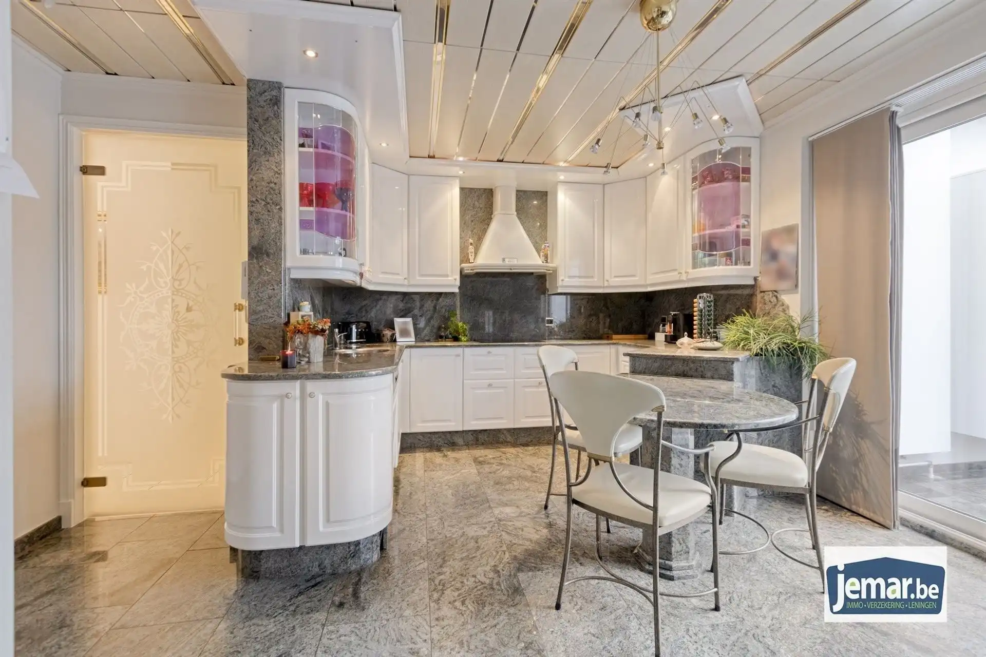 Vrijstaande villa van 306 m² op 17a95ca, gelegen vlak bij Connecterra, de toegangspoort tot het Nationaal Park Hoge Kempen, en op wandelafstand van Maasmechelen Village! foto 9