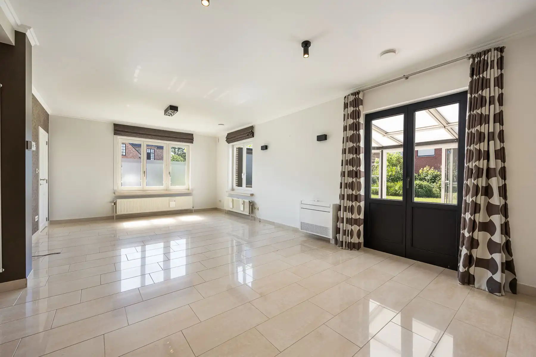 Gerenoveerde laagbouwwoning met grote opslagruimte op ca 1.374m² (opsplitsing tot 2 bouwgronden mogelijk). foto 5