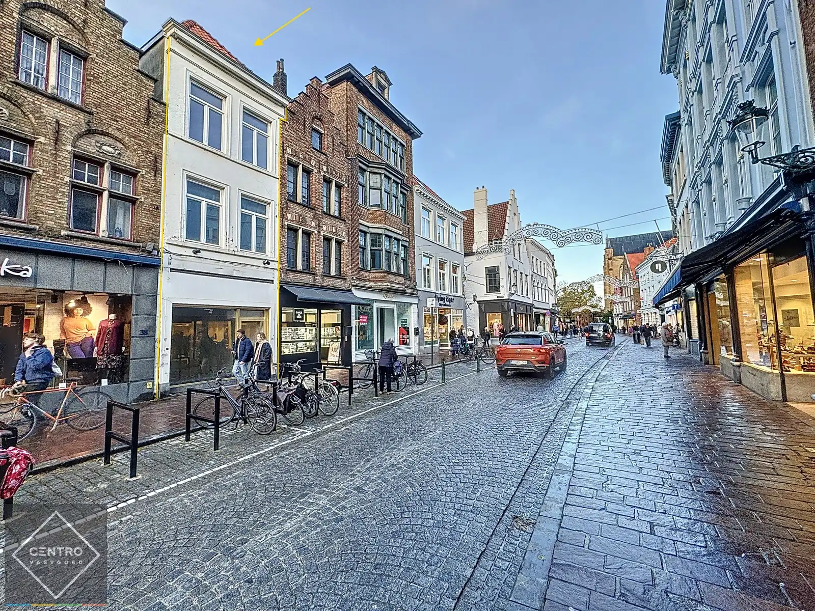 Instapklaar HANDELSPAND (4 verdiepingen) op AAA-locatie (Zuidzandstraat) in het historisch centrum van Brugge! foto {{pictureIndex}}