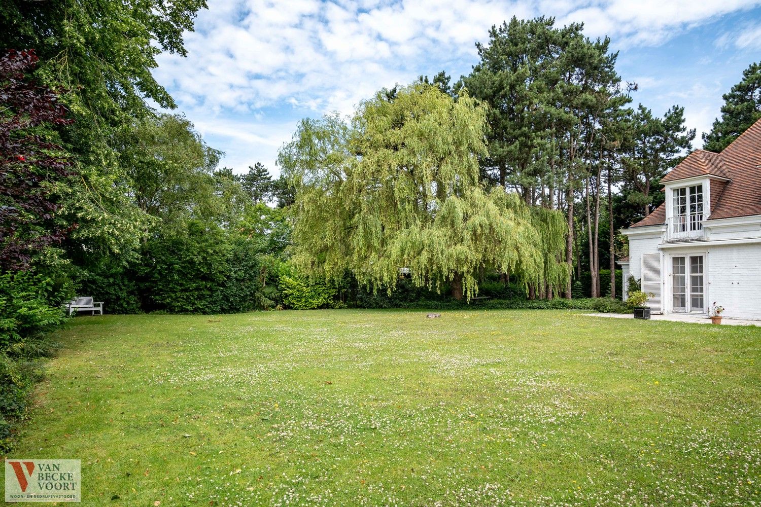 Karaktervolle landhuis op een prachtig domein van 2.030m² foto 12