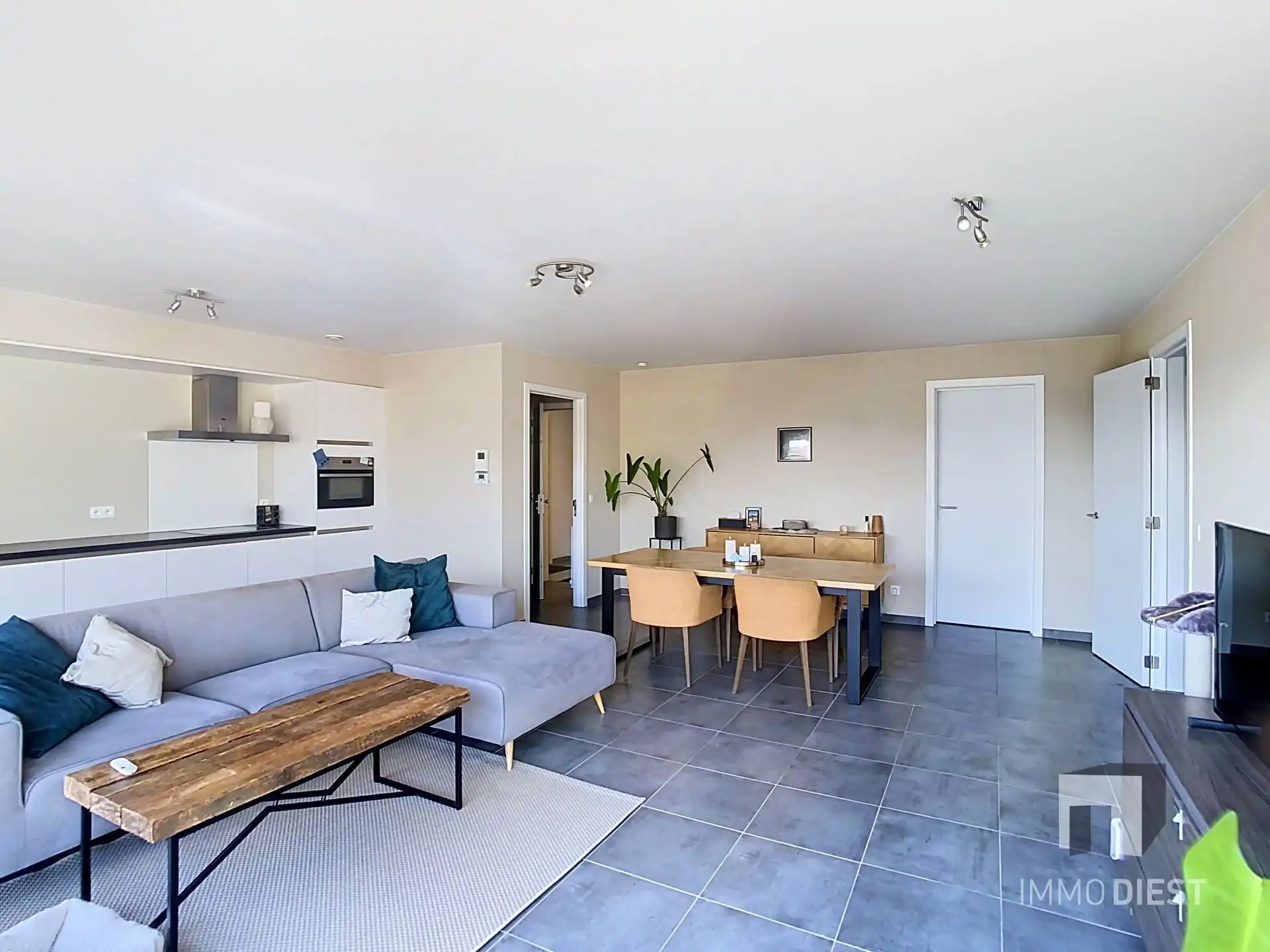 Een appartement waar comfort en ligging samenkomen. foto 6