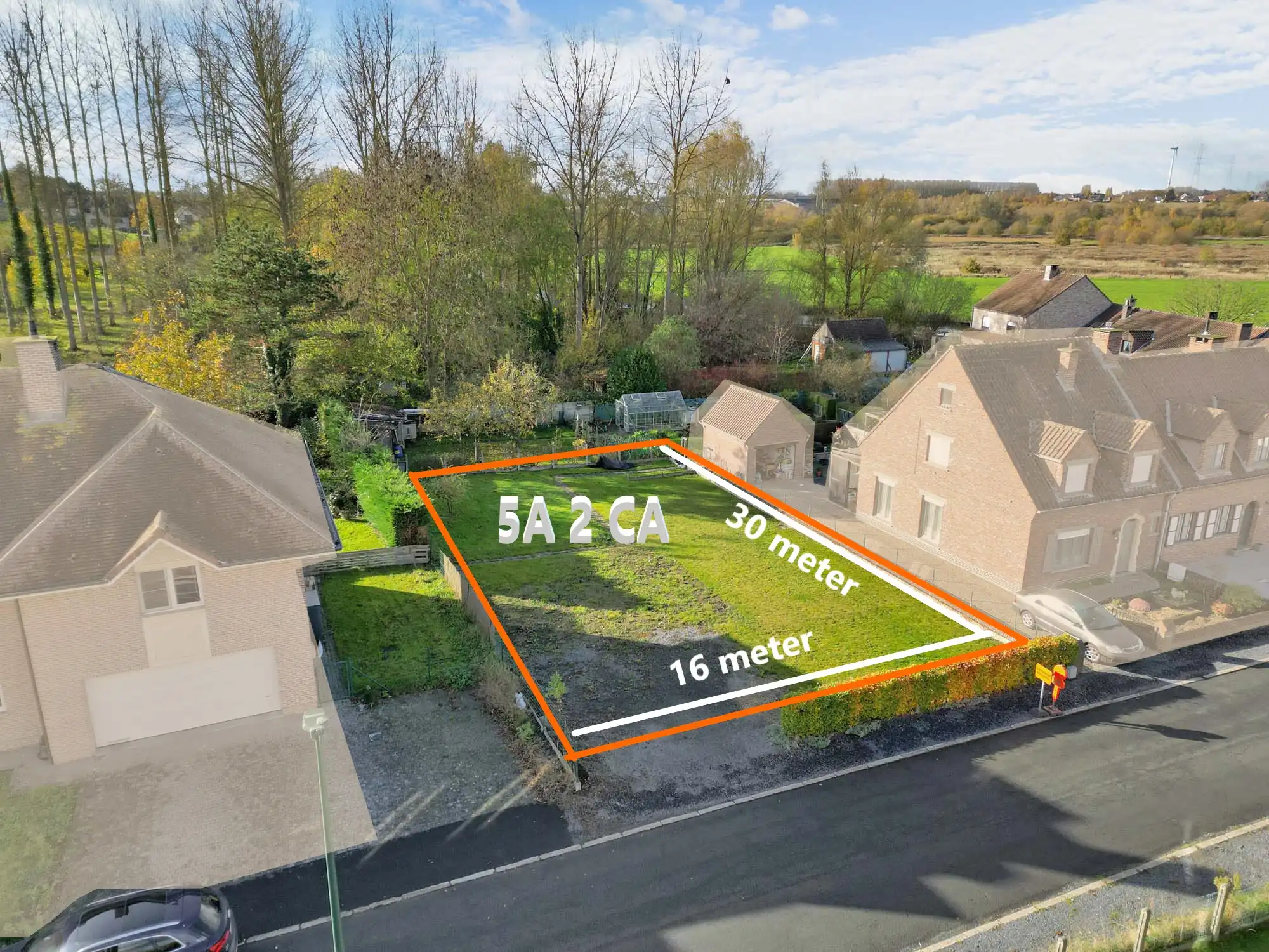 Perceel voor open bebouwing van 5a 02ca met rustige ligging! foto {{pictureIndex}}