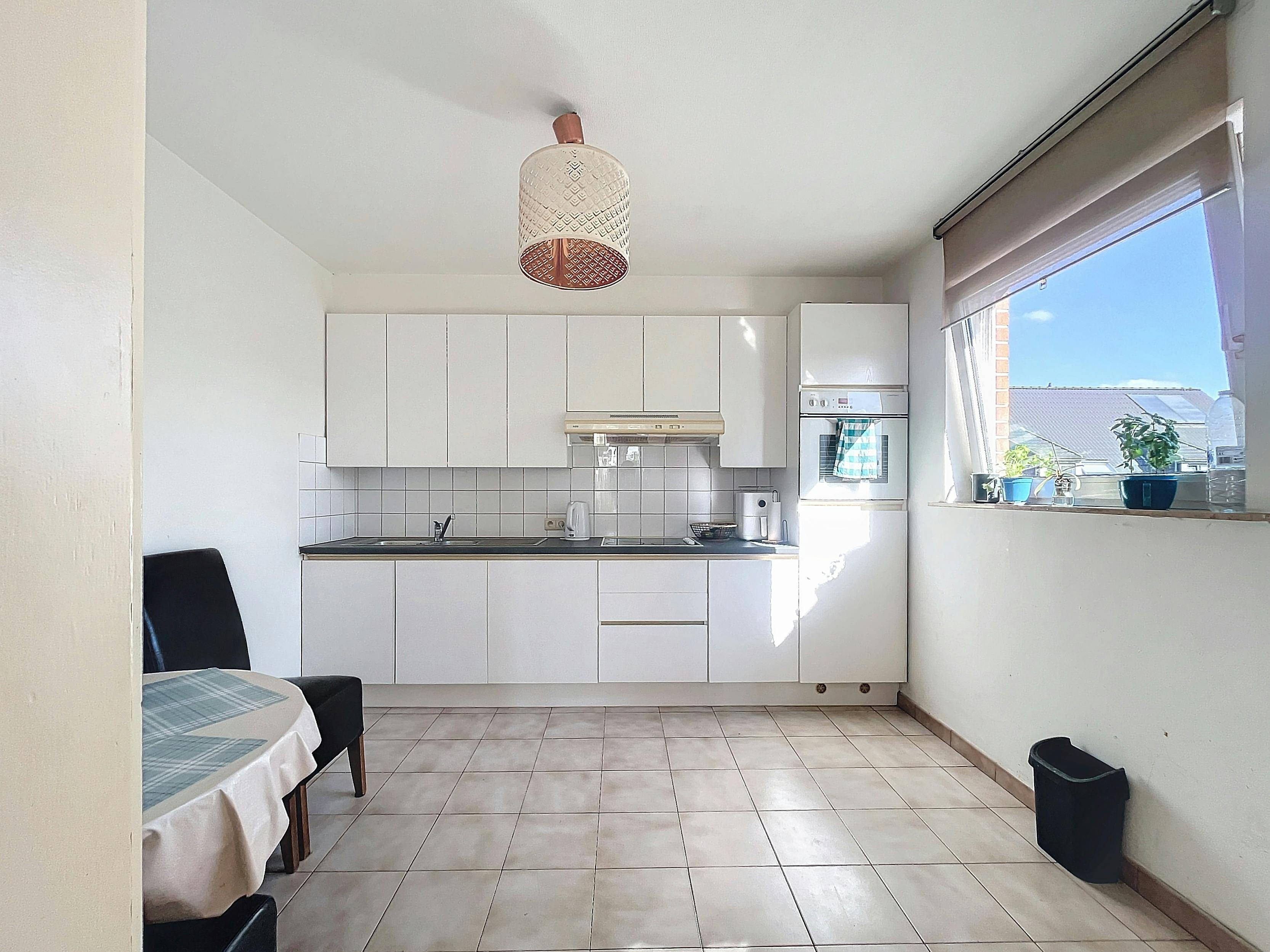 Ruim 1-slaapkamerappartement met garagebox! foto 6