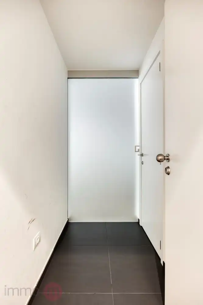 Recent gelijkvloers app. met 2 slaapkamers, tuin en 2 autostaanplaatsen. foto 7