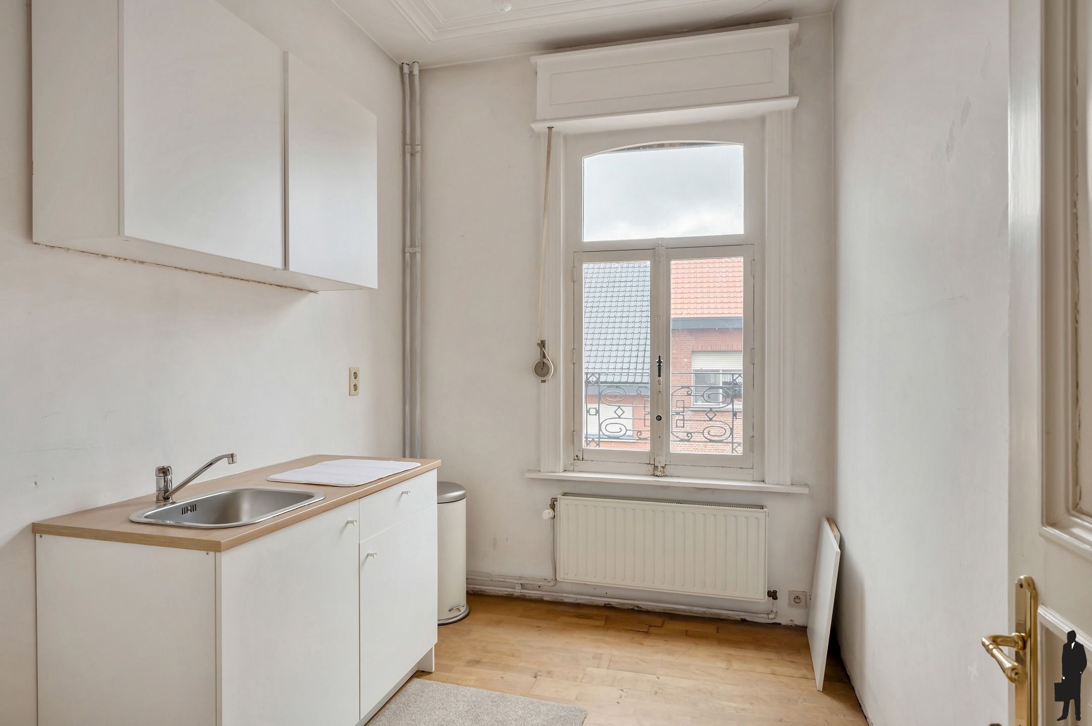 Deels gerenoveerde parel met mogelijkheden en weidegrond! foto 17