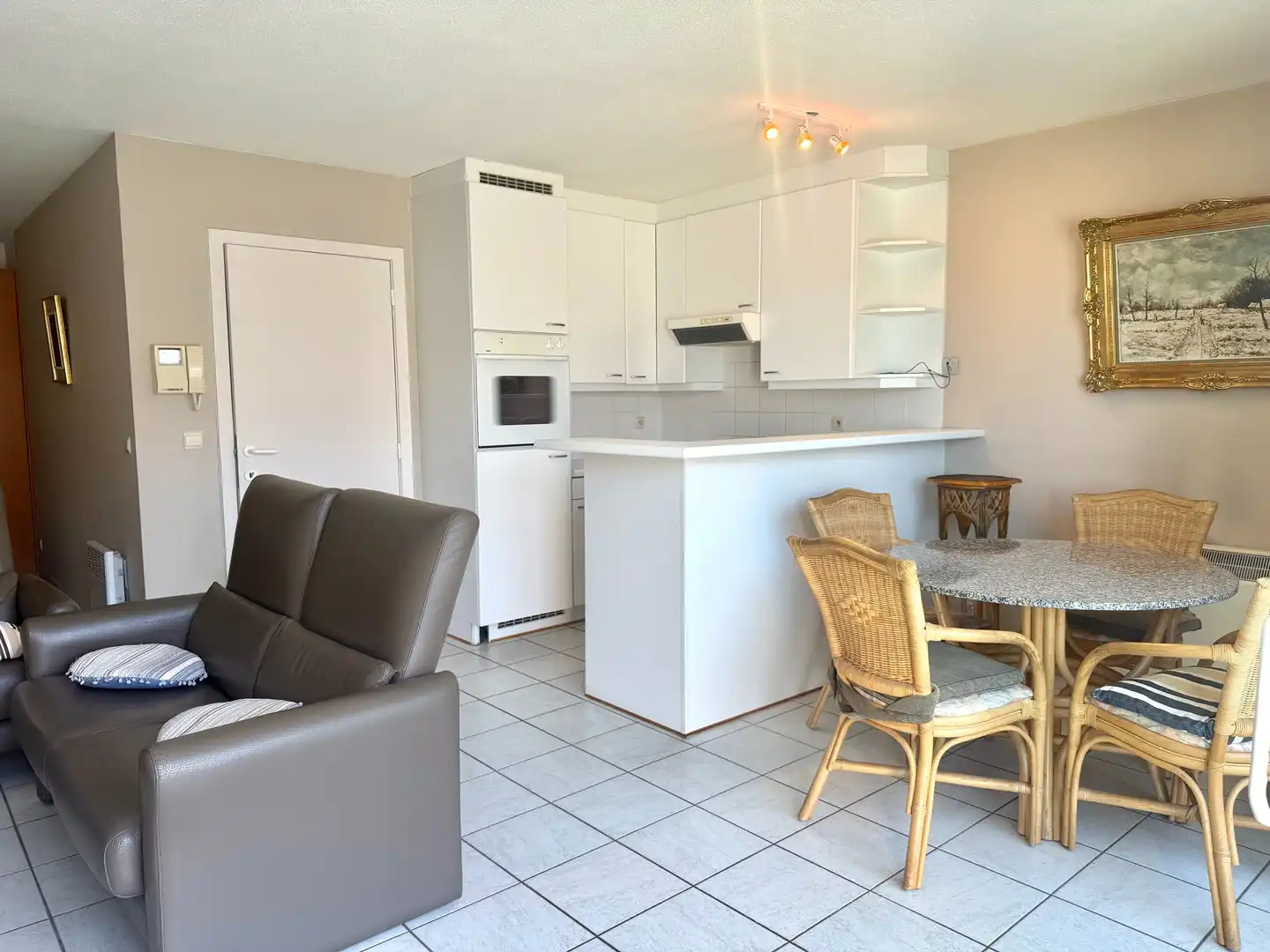 Studio te koop op 8ste verdieping in residentie Duinenveld foto 2