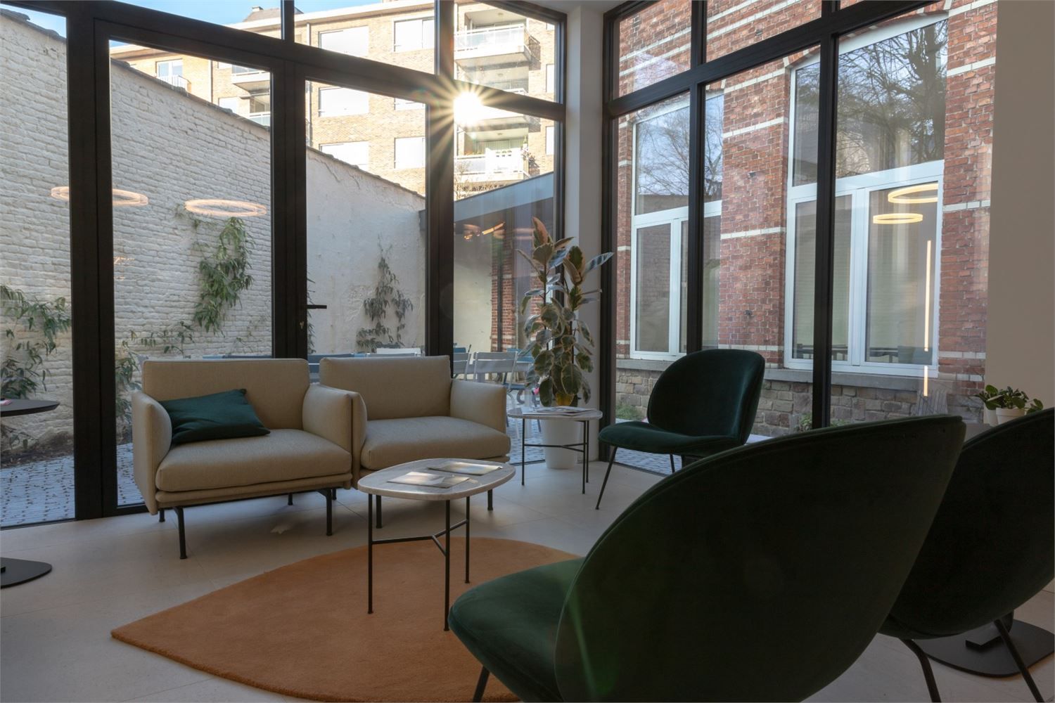 HIPPE INSTAPKLARE KANTOREN IN GERENOVEERDE HERENWONING foto 19