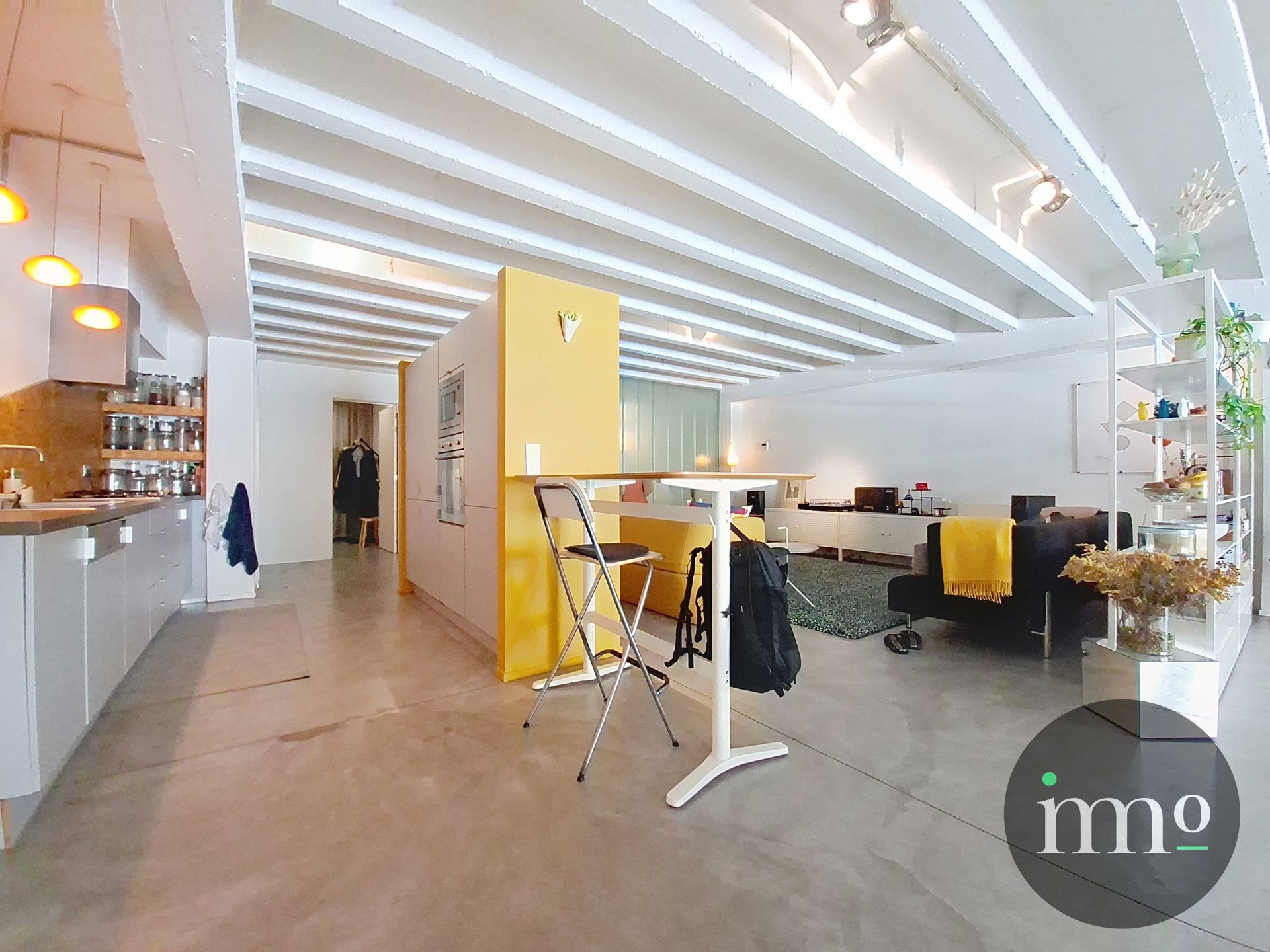 GROTE PRACHTIGE LOFT TEGENOVER TOUR & TAXIS + PARKING foto 2