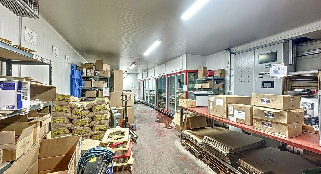 Indrukwekkend industrieel gebouw te koop! foto 3