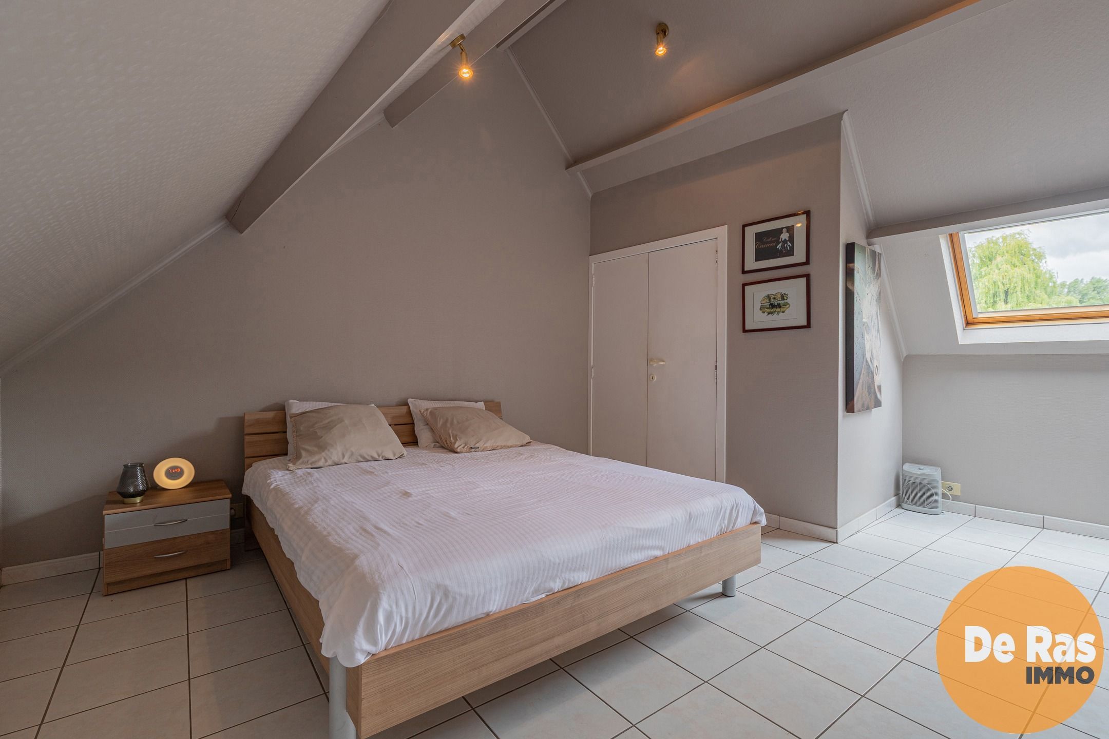NIEUWERKERKEN–Gezellige woning met terras, centrale ligging! foto 12
