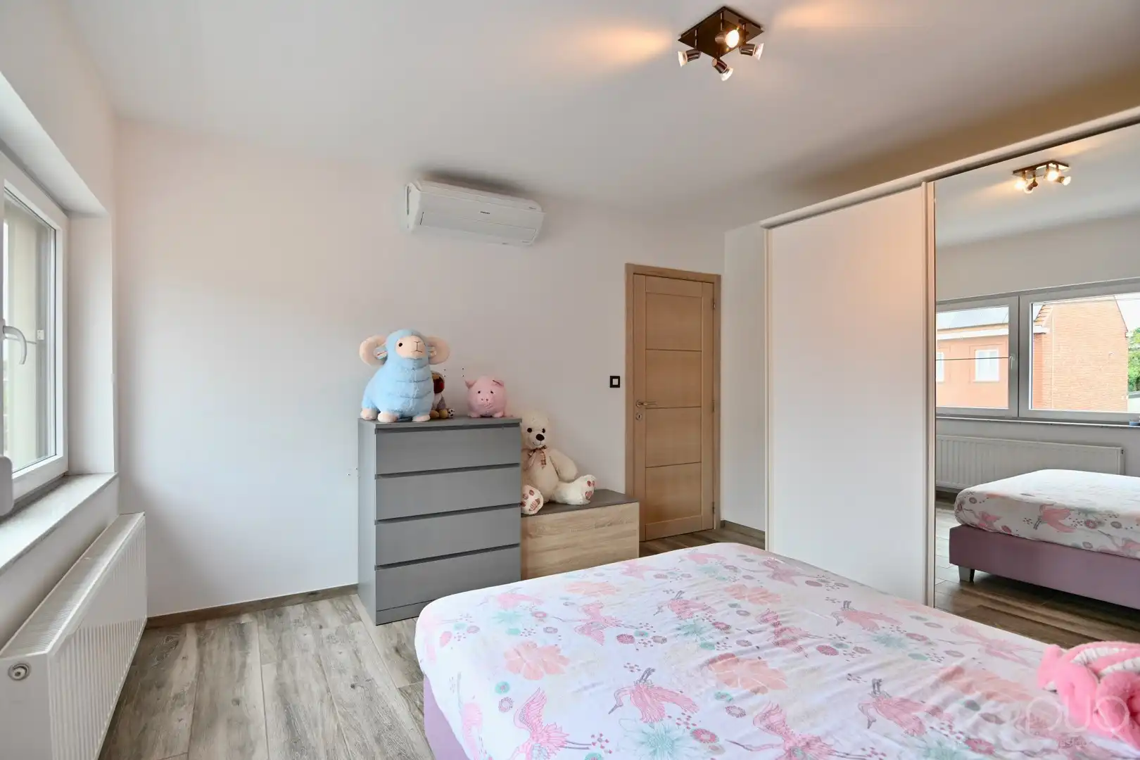 Kwalitatief gerenoveerde gezinswoning met 4 slaapkamers in centrum Nieuwerkerken foto 20