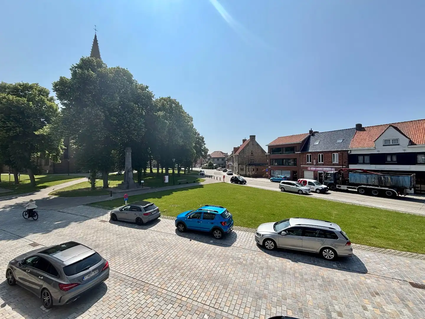 Uniek polyvalent pand in het centrum van Langemark. foto 2