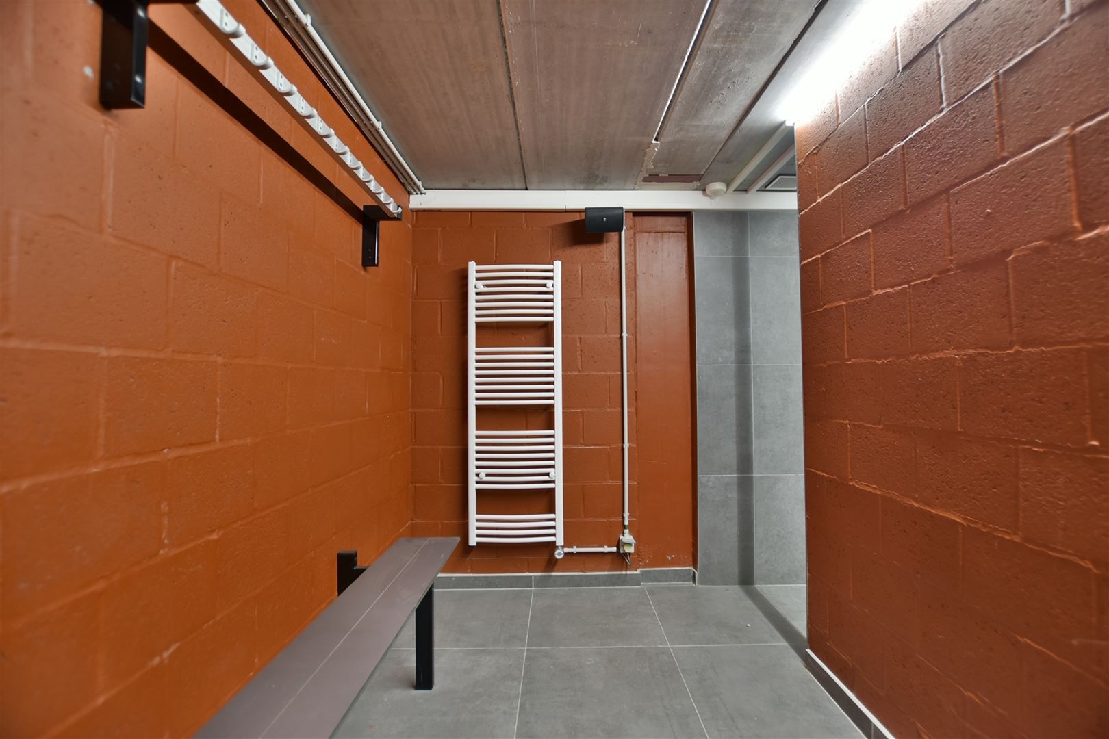 Multifunctioneel bedrijfspand (ca. 450m²) te Hamme. foto 17