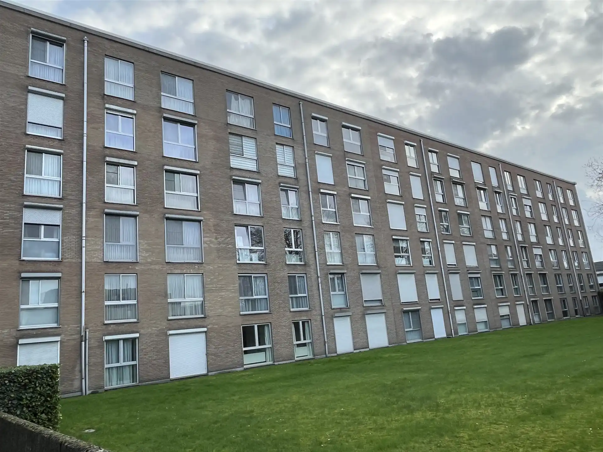 Instapklaar 2 slaapkamer appartement + autostaanplaats foto 15