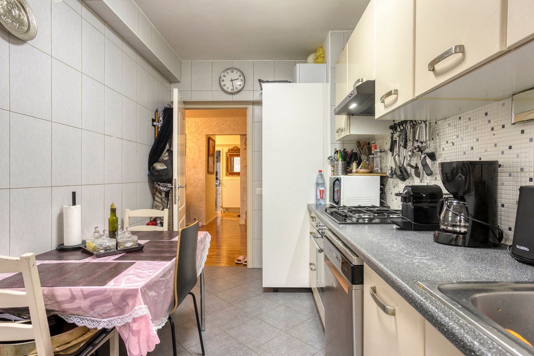 Ruim instapklaar appartement met parking foto 11