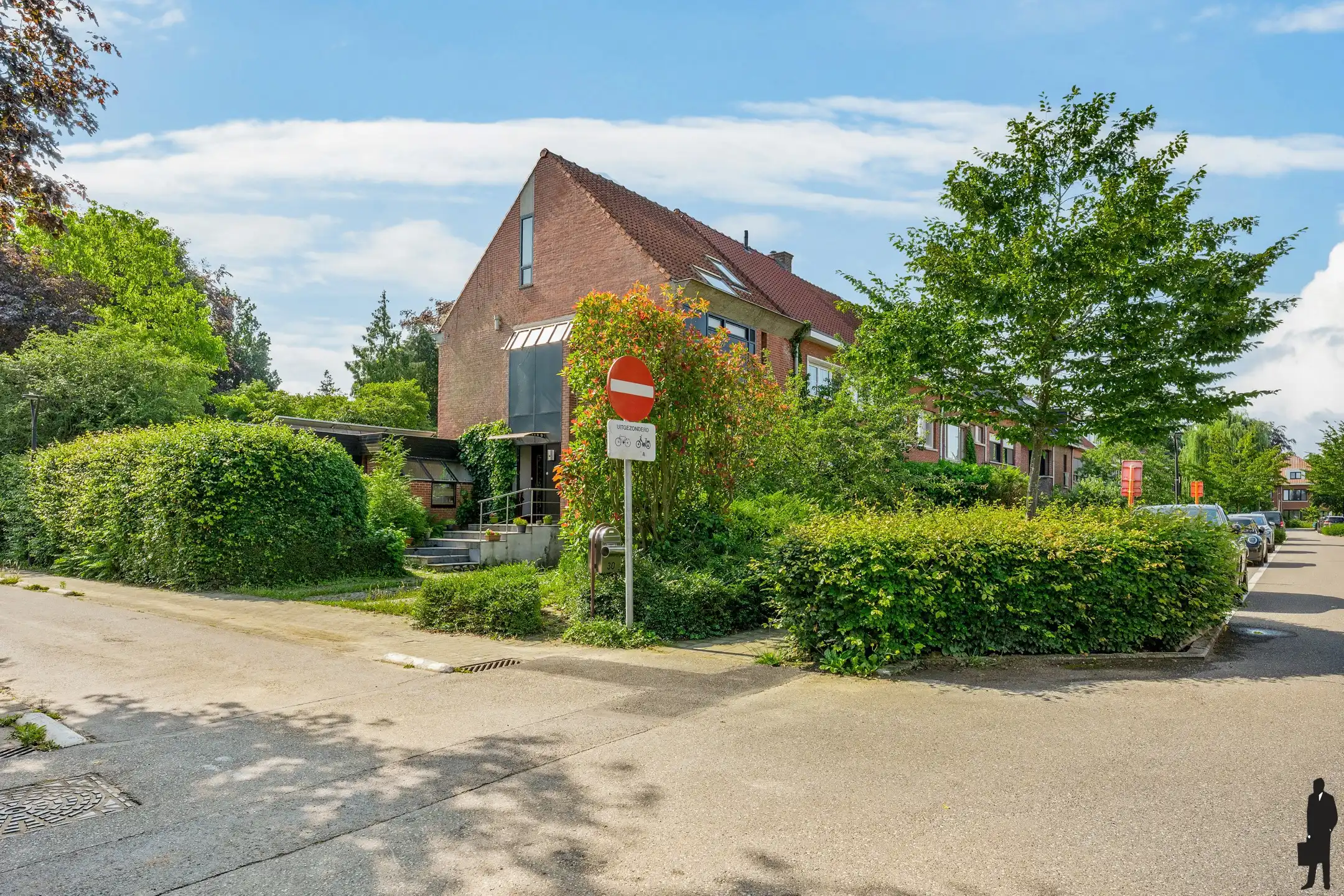 Karaktervolle HOB met prachtige tuin op absolute toplocatie foto 2