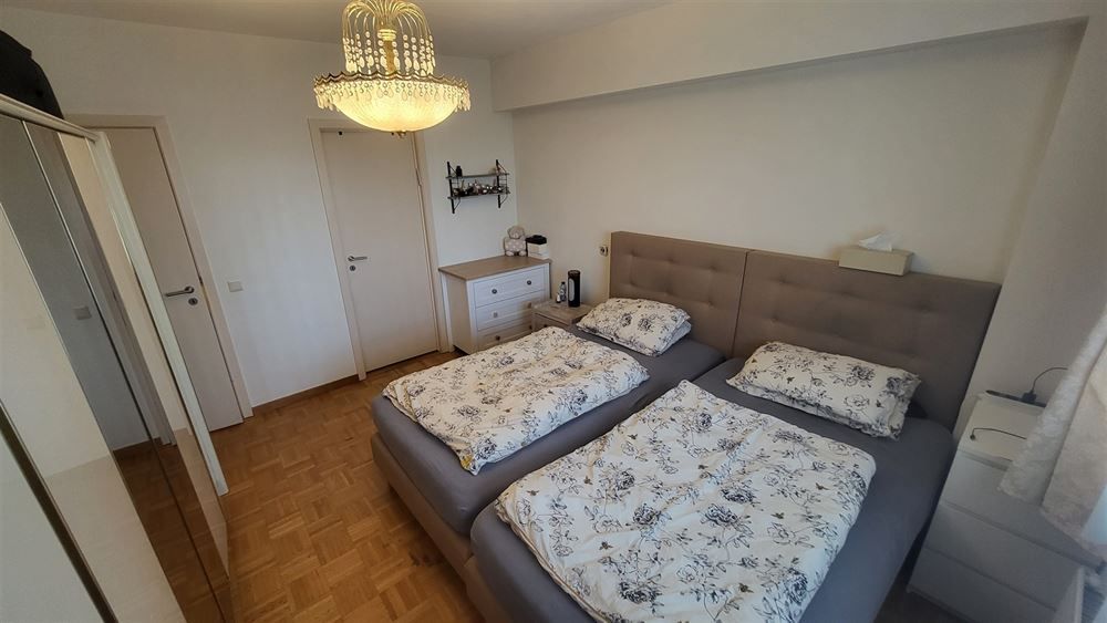 Ruim appartement met terras | Stadspark foto 13