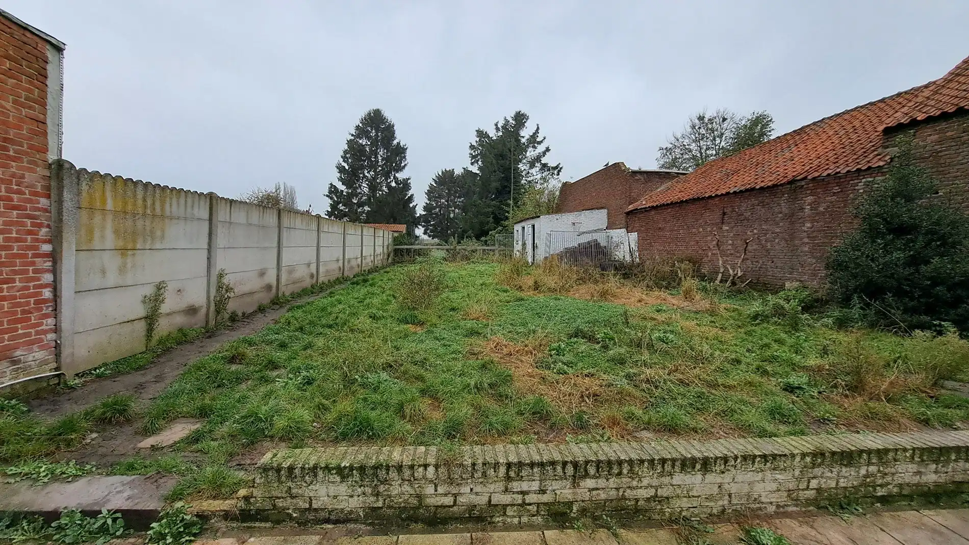 Gezinswoning met 4 slaapkamers, garage en grote tuin. foto 3