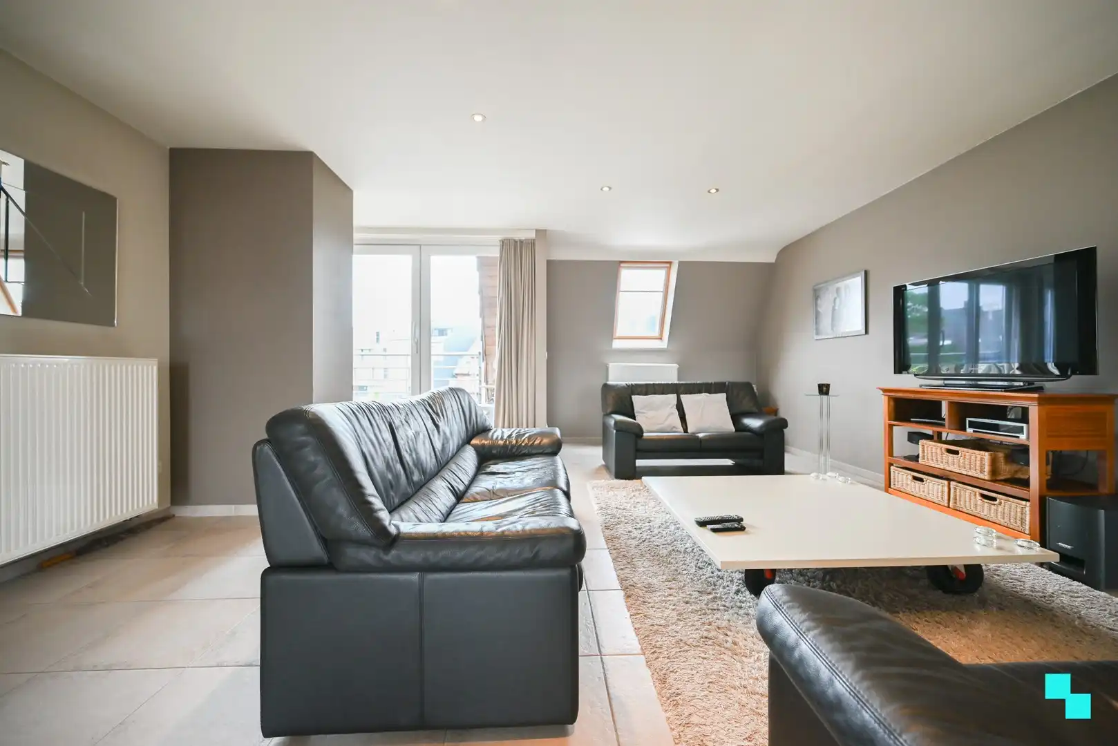 Riant dakappartement in hartje Izegem met panoramisch zicht foto 3