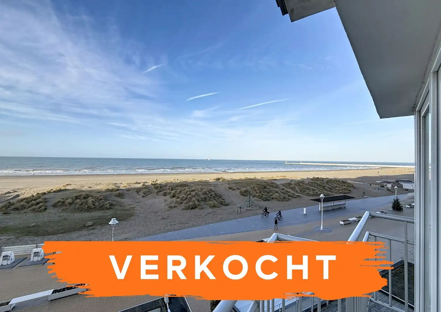 Ruim appartement met frontaal zeezicht in Nieuwpoort foto {{pictureIndex}}