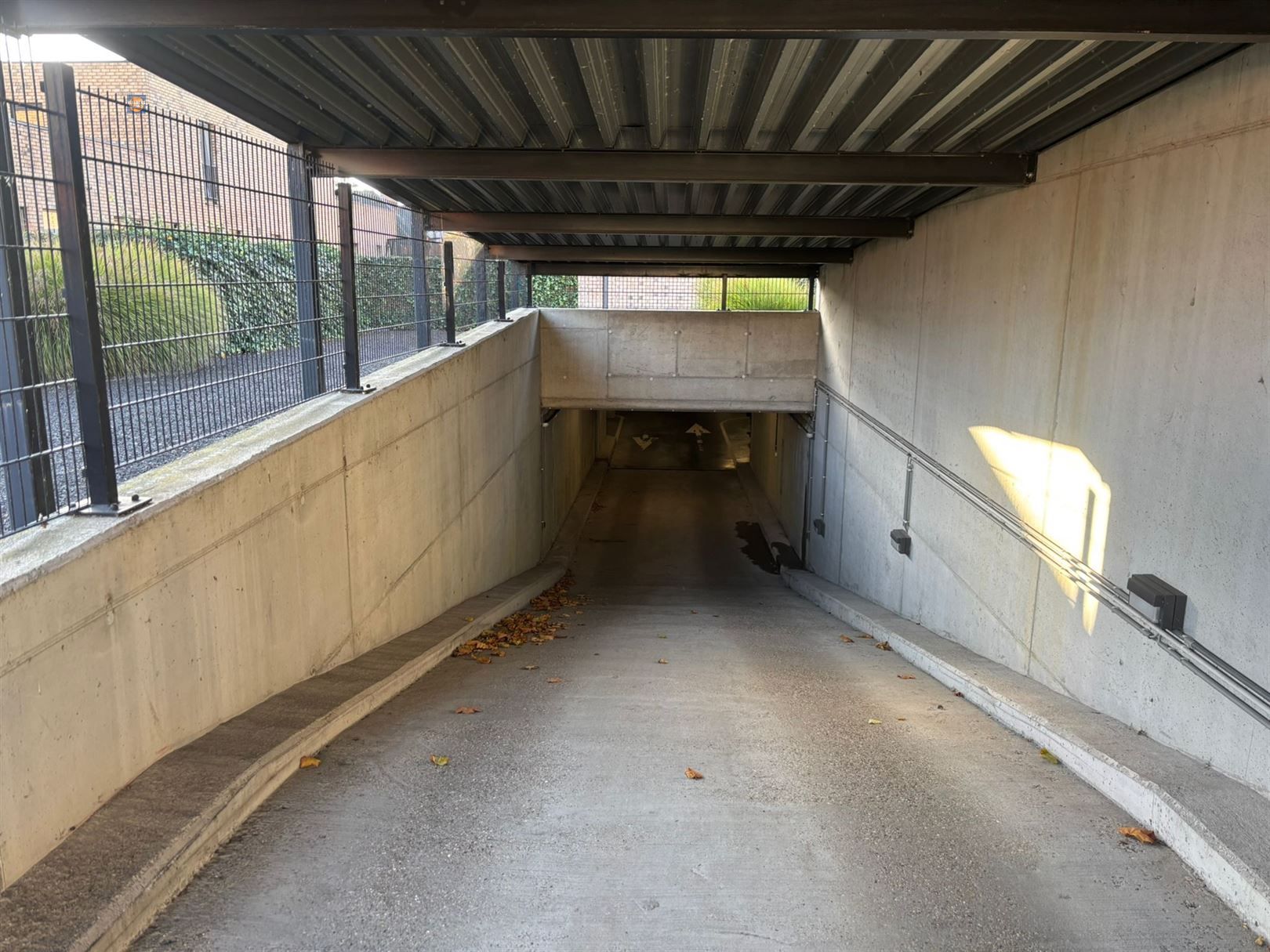 Ondergrondse staanplaats met ruime berging te koop foto 2