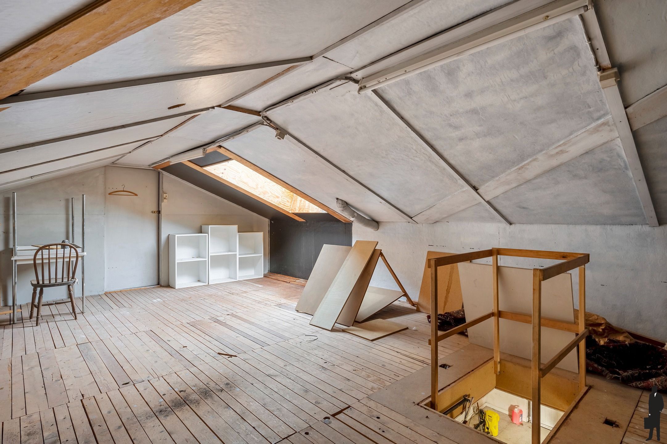 Een volledig te renoveren gelijkvloerse villa (heden kantoor) op ca. 2.438 m² foto 14