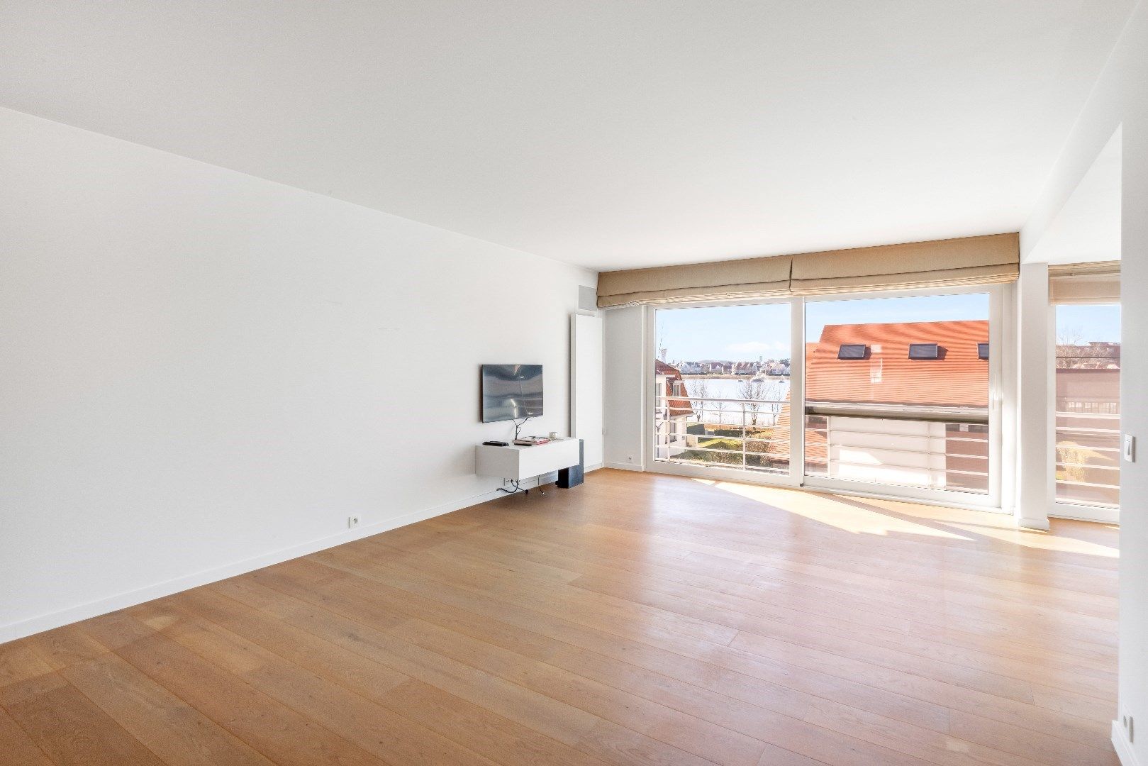 Zonnig appartement met zuid-west oriëntatie en uitzicht op het Zegemeer. foto 5