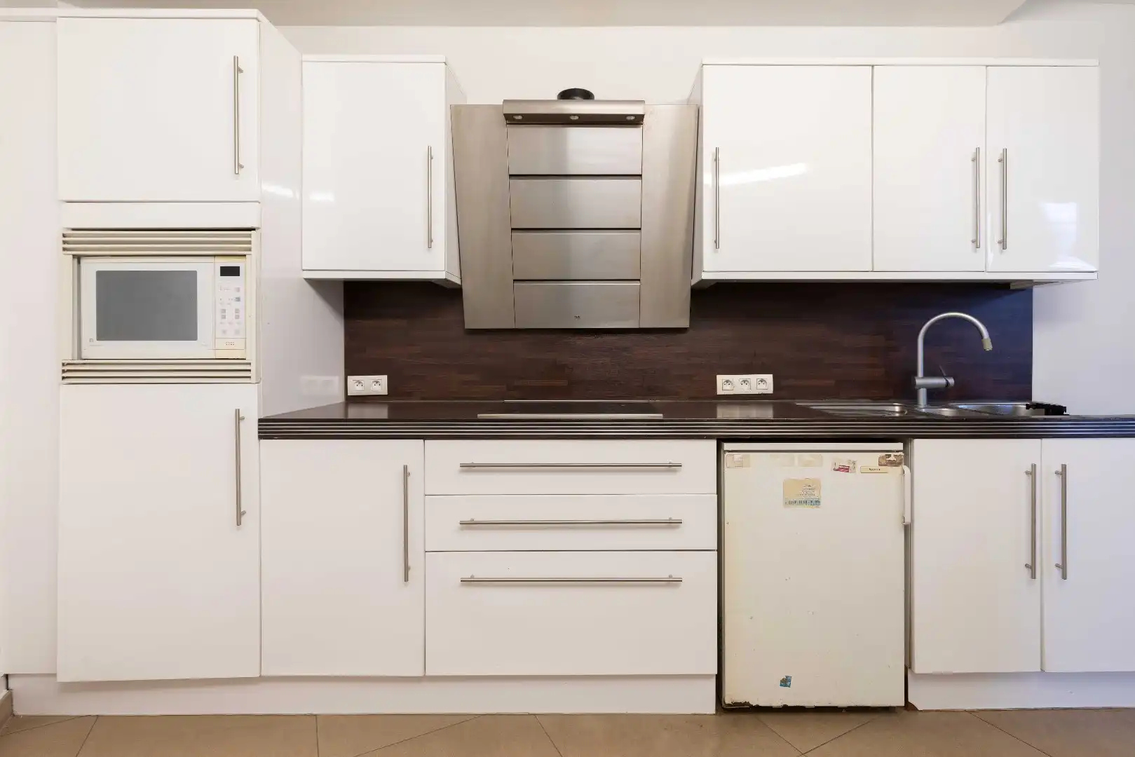 Iconisch neo-gotisch pand met uniek zicht op de Ezelpoort en het Stil Ende foto 10