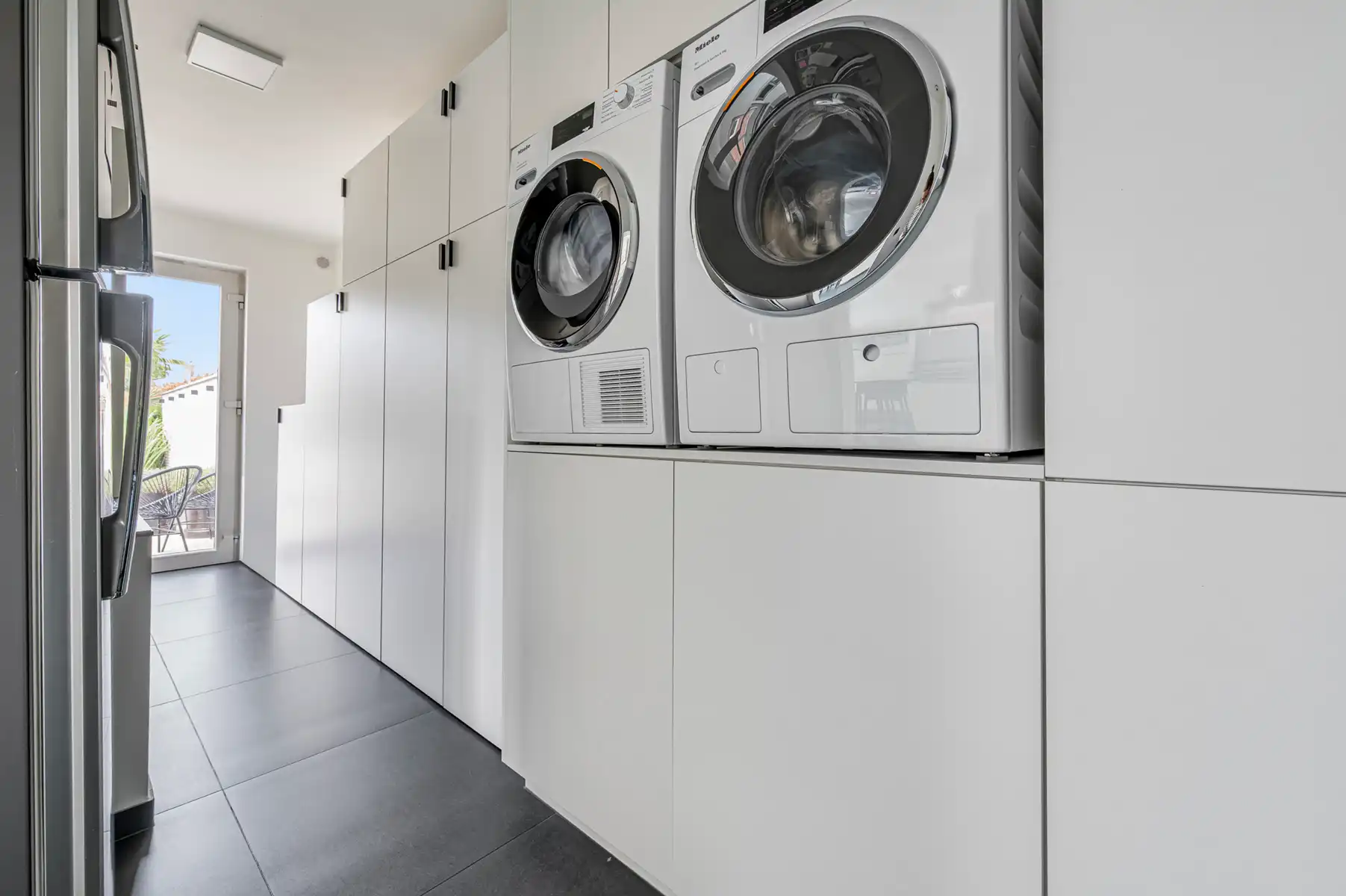 ruime woning met 7 slaapkamers, garage en prachtige tuin foto 9