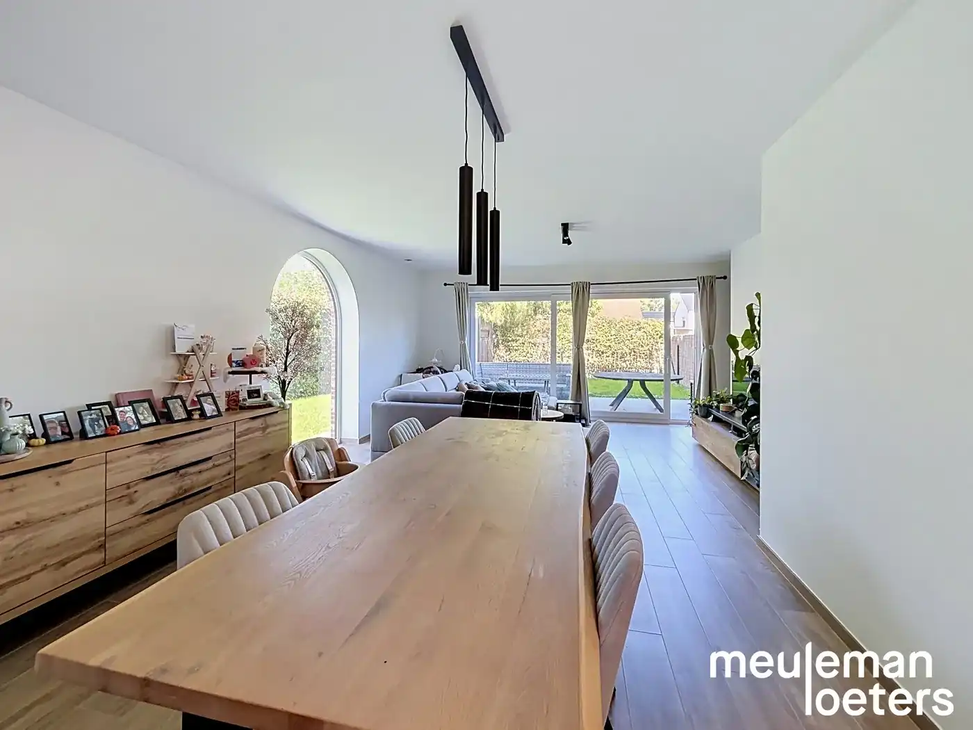 Uitstekend afgewerkte nieuwbouwwoning in pastoriestijl op rustige doch centrale ligging nabij commercieel centrum foto 5