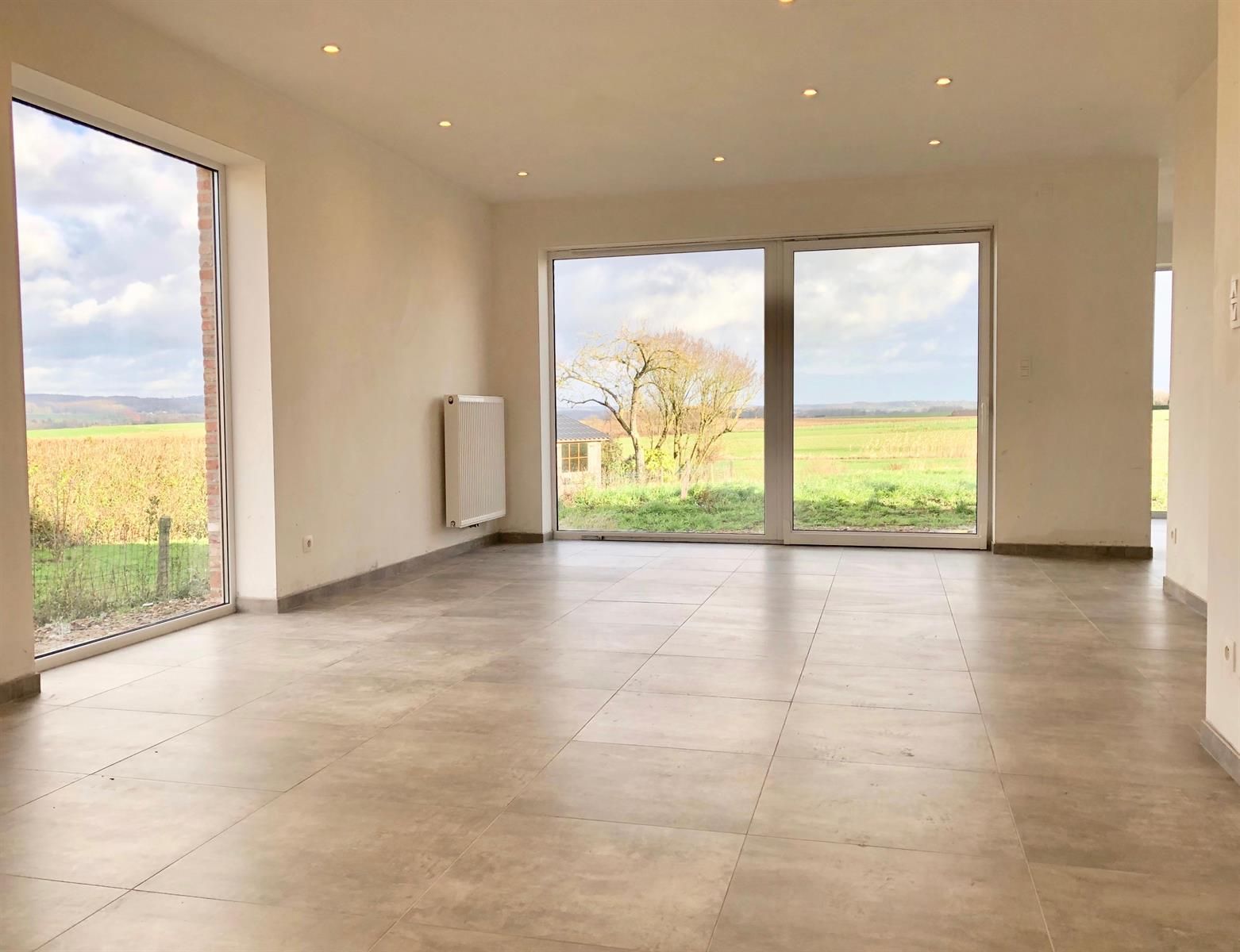 Prachtige nieuwbouwwoning met oprit, garage en tuin foto 3