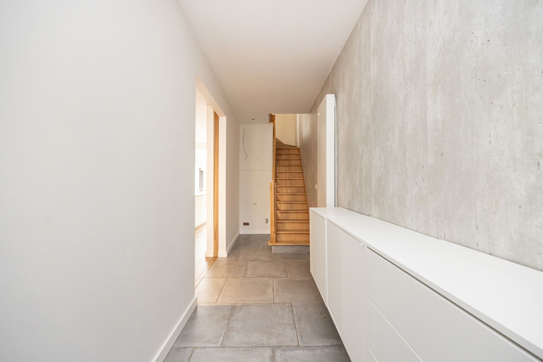 Recent gerenoveerde woning met 3 slaapkamers in het hartje van Schoten! foto 2