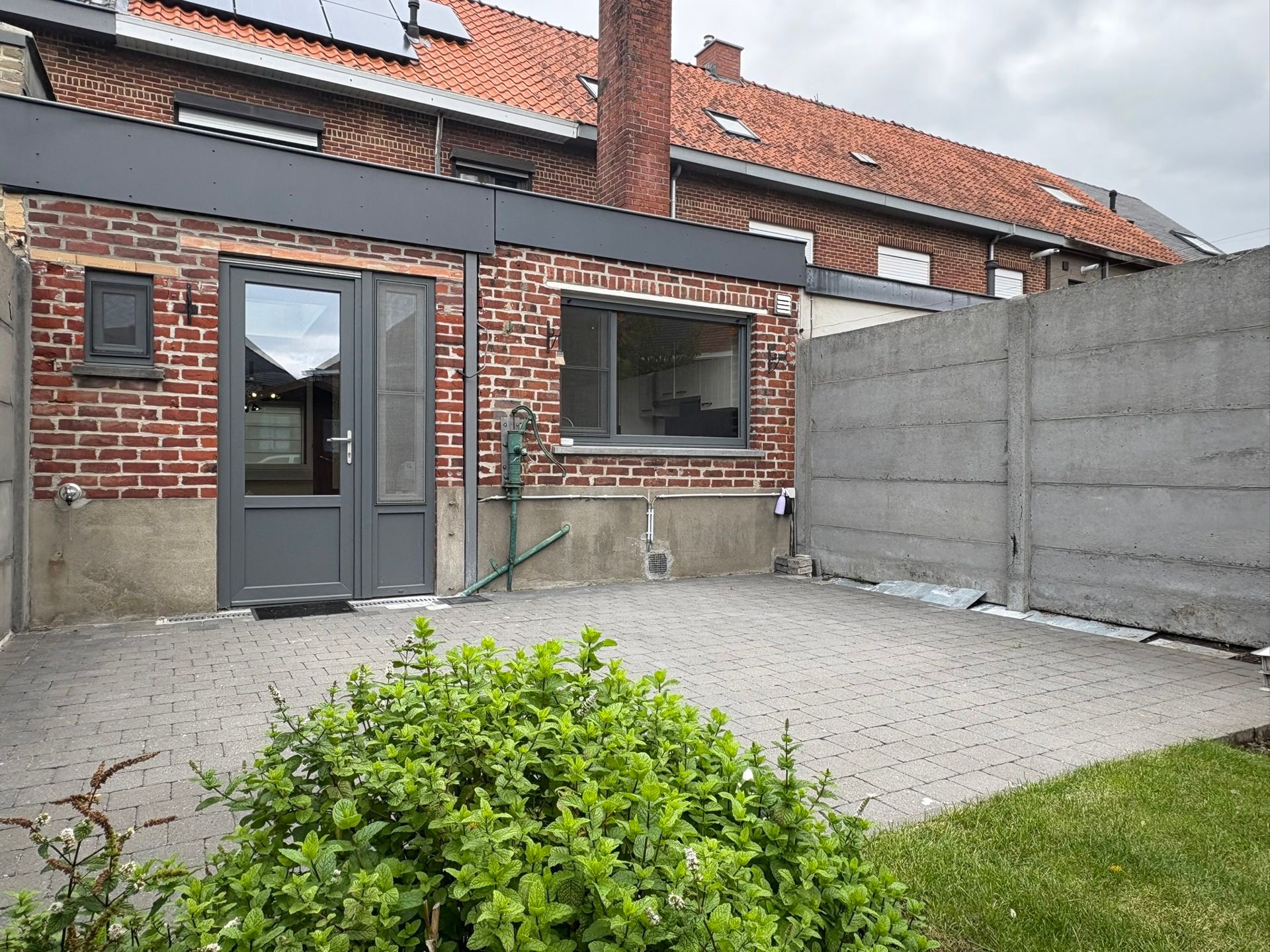 Charmante woning met artistieke toets in het hart van Deinze foto 12