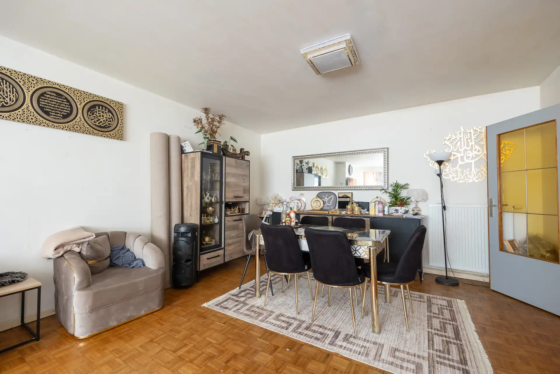 Lichtrijk appartement met 2 grote slpk, terras en koer foto 2