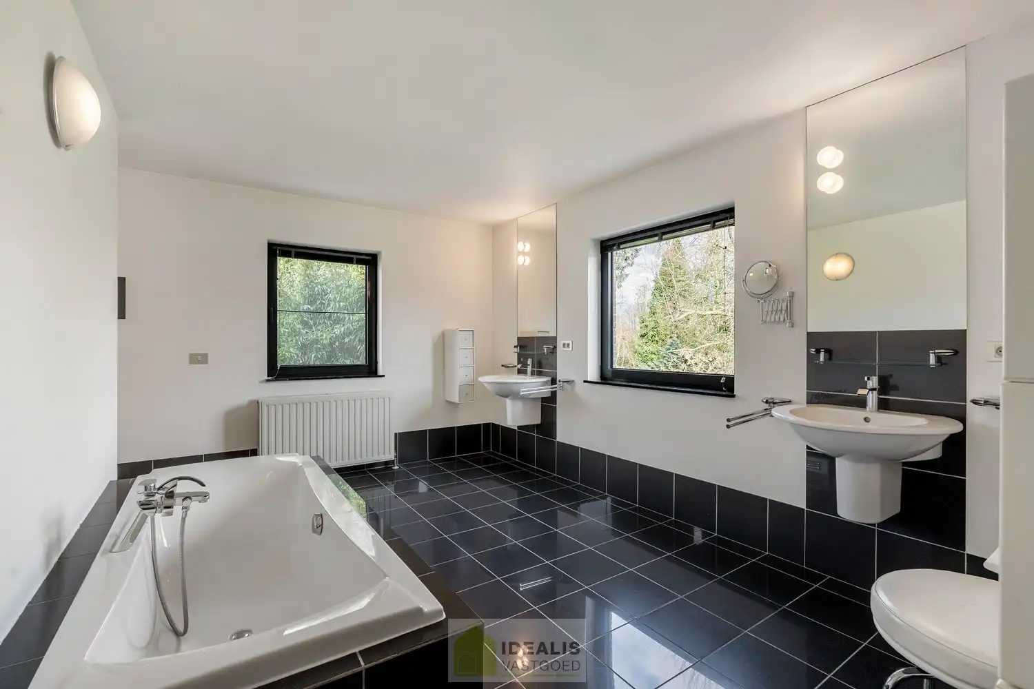 EXTRA RUIME VILLA MET EEN PRACHTIG LICHTRIJKE LEEFRUIMTE, RUIME KEUKEN, 4 SLAAPKAMERS, 2 BADKAMERS EN EEN RUIM PRAKTIJK/KANTOORGEDEELTE OP EEN RIANT EN CENTRAAL PERCEEL VAN MAAR LIEFST 16A 27CA OP EEN GUNSTIGE LOCATIE NABIJ HET CENTRUM VAN ACHEL! foto 42