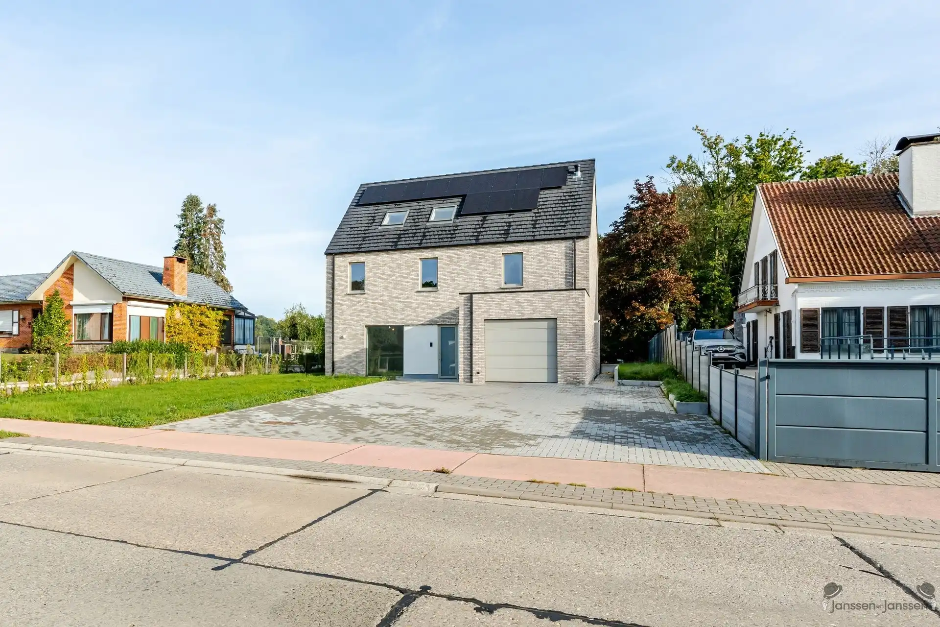Ruime nieuwbouwwoning met 5 slaapkamers en uitbreidingsmogelijkheid foto {{pictureIndex}}