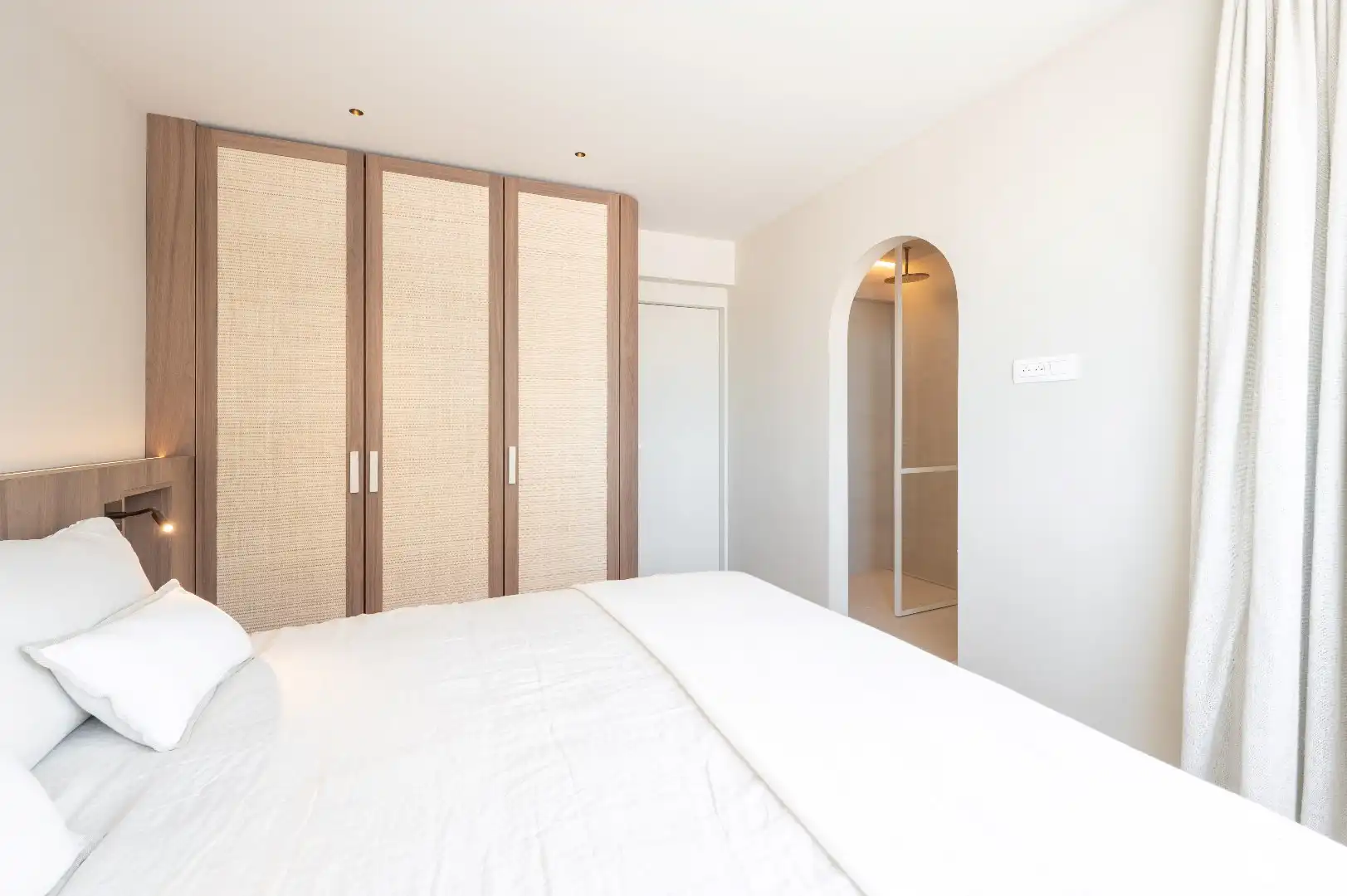 Luxueus gerenoveerd hoekappartement met terrassen en frontaal zeezicht foto 13