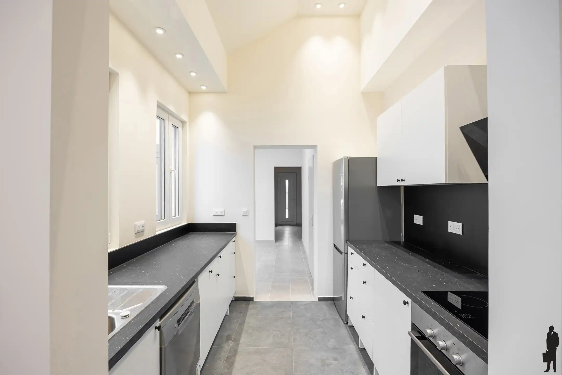 Volledig gerenoveerd stadswoning met 4 slpk en stadstuin! foto 7