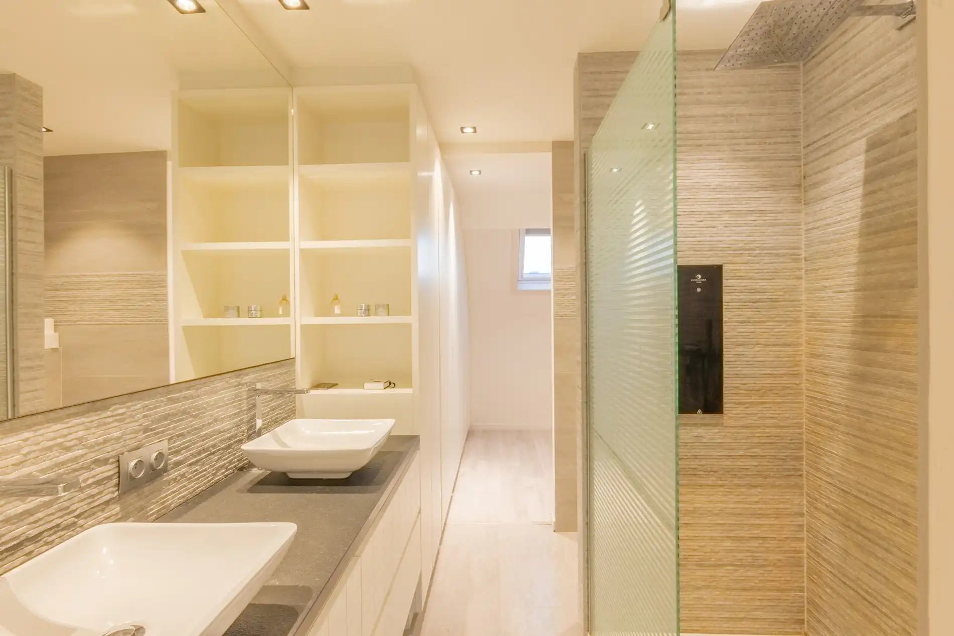 Moderne stadswoning met parking & tuin te Heist foto 21