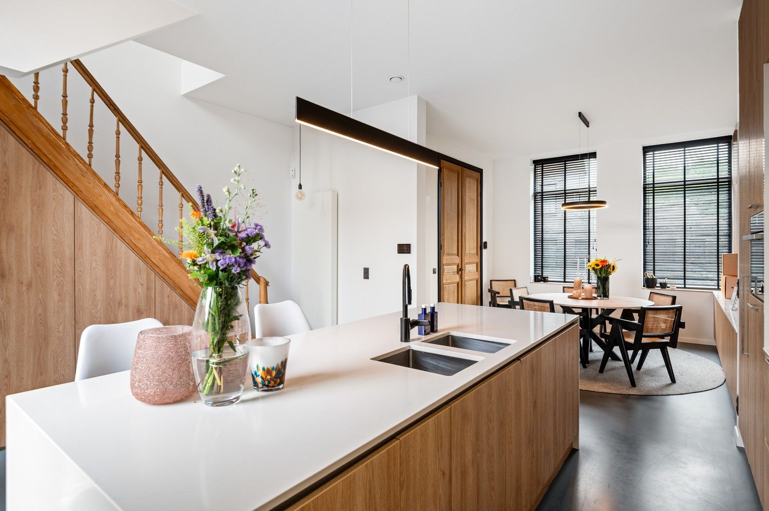 Prachtig en hedendaags gerenoveerde woning met zwembad te Lier foto 9