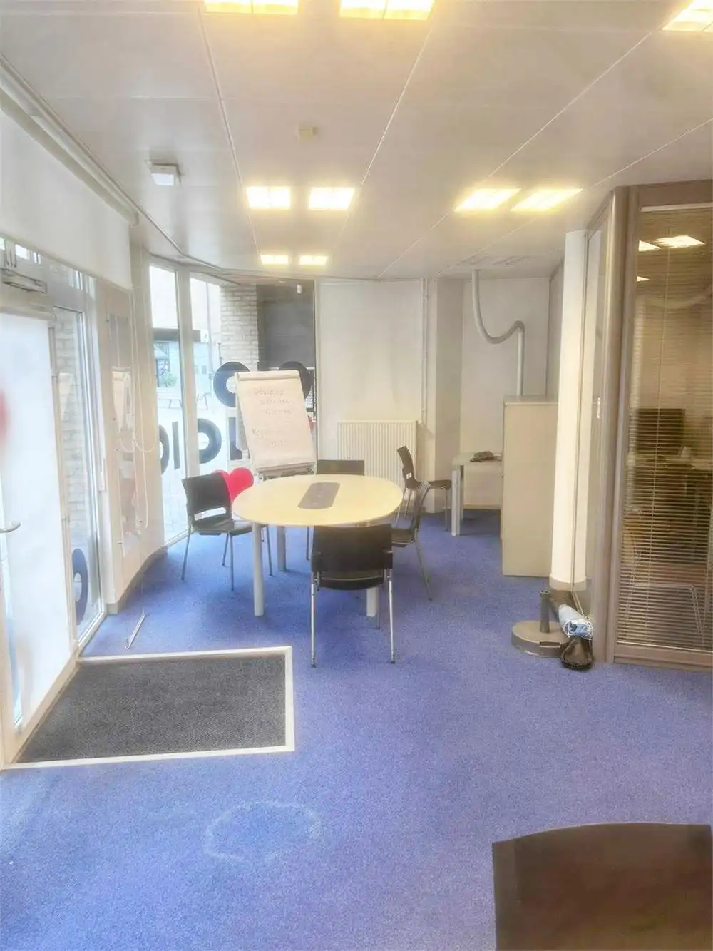 Te huur – commercieel gelijkvloers in centrum Halle foto 10