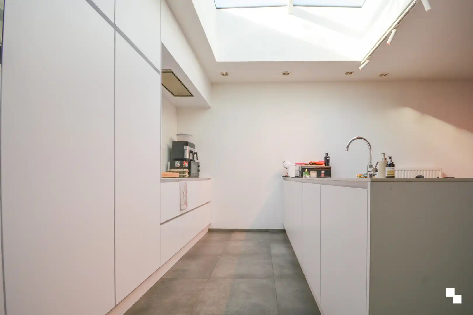 Ruim en modern gelijkvloers appartement met binnentuin te Staden foto 5